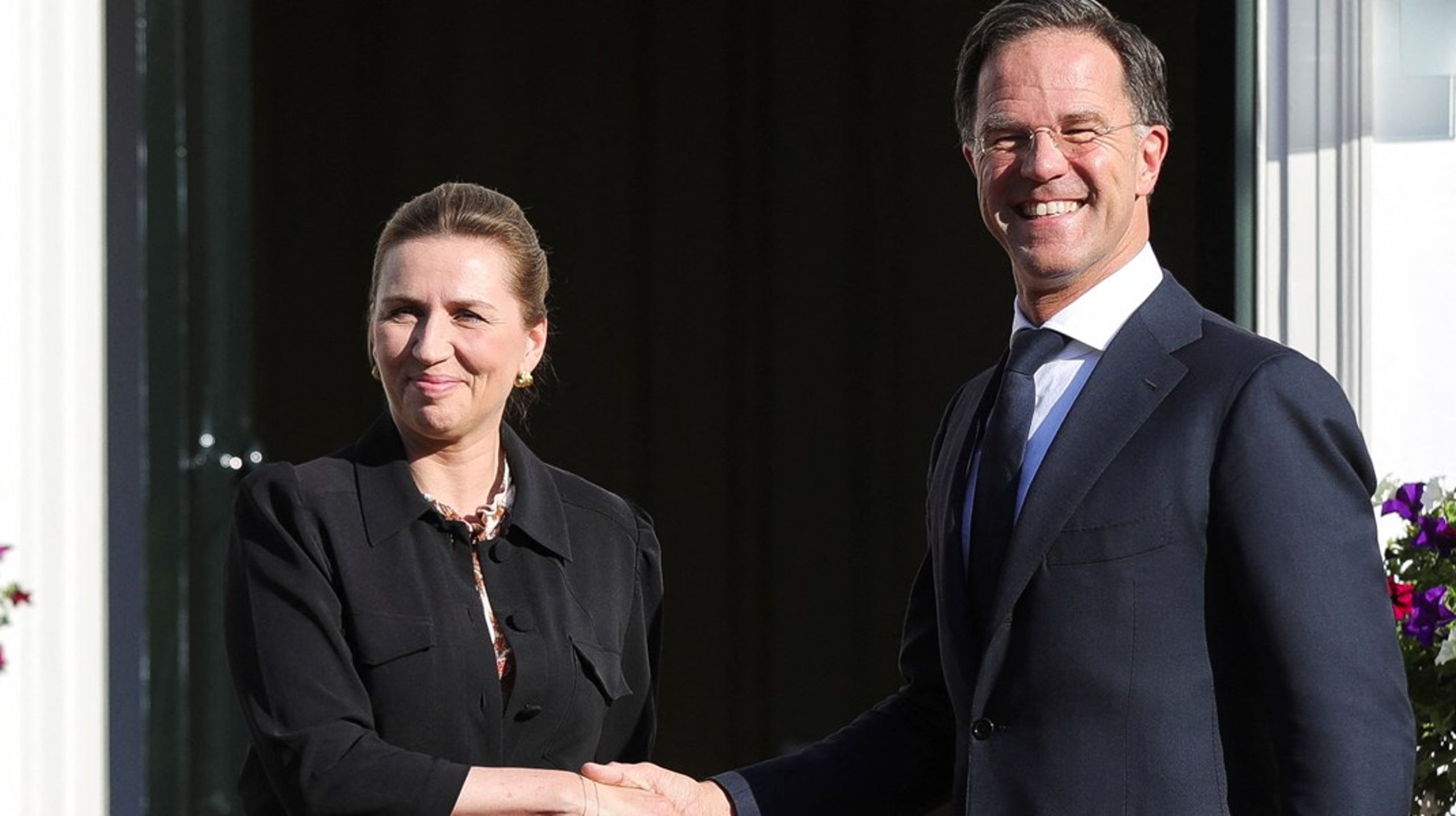 Arkivfoto:&nbsp;Den hollandske statsminister&nbsp;Mark Ruttes parti (VVD) har stemt for, at den hollandske regering skal række ud til den danske regering for at gå dialog om at oprette modtagecenter uden for EU's grænser.