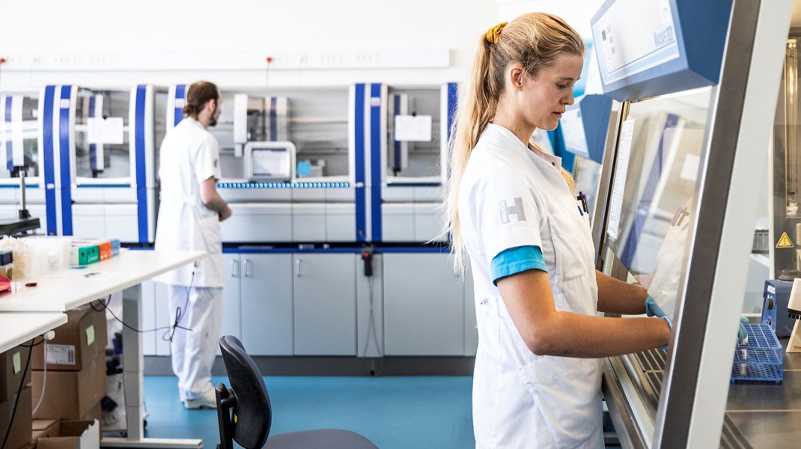 Der er et meget stort potentiale for at frigøre medarbejdere i sundhedssektoren, hvis vi bliver bedre til at implementere flere sundhedsteknologier, skriver Natasha Friis Saxberg og Freddy Lykke.