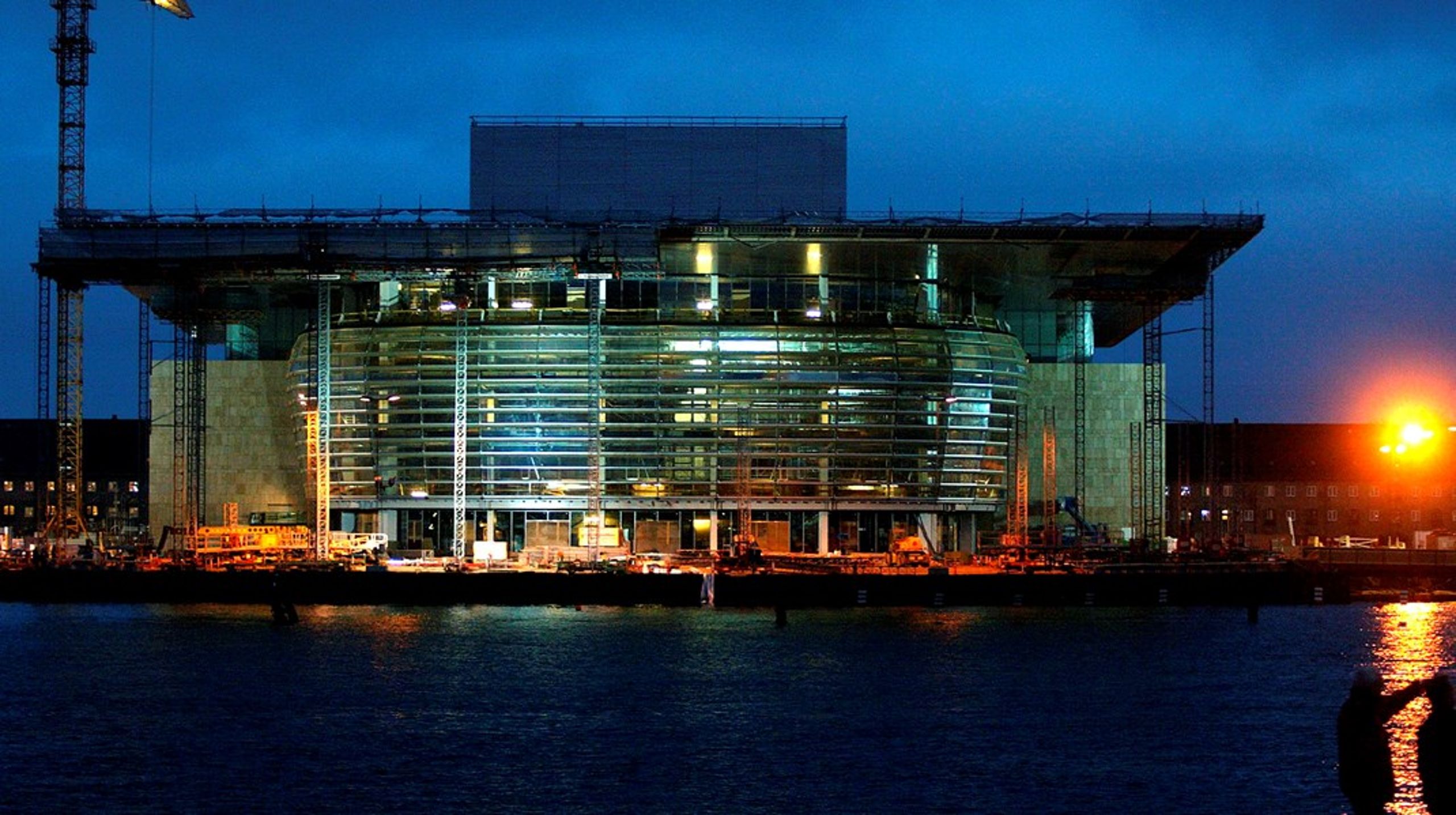 Operahuset i København blev opført i 2005&nbsp;med en bevilling fra&nbsp;A.P. Møller Fonden på 2,4 milliarder kroner.<br>