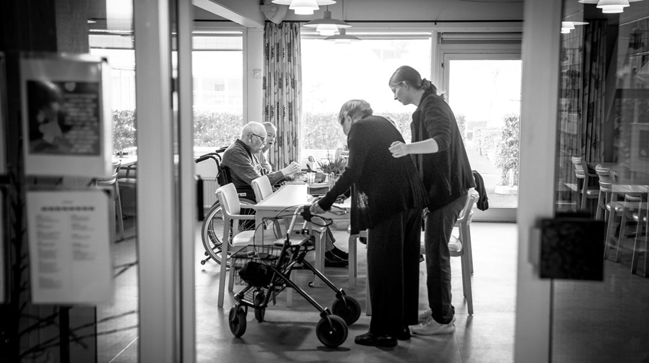 Kommunerne kan opdele opgaverne i ældreplejen tilpasset den enkelte hjælpers kompetencer, skriver Bjarne Hastrup og Per B. Christensen.&nbsp;