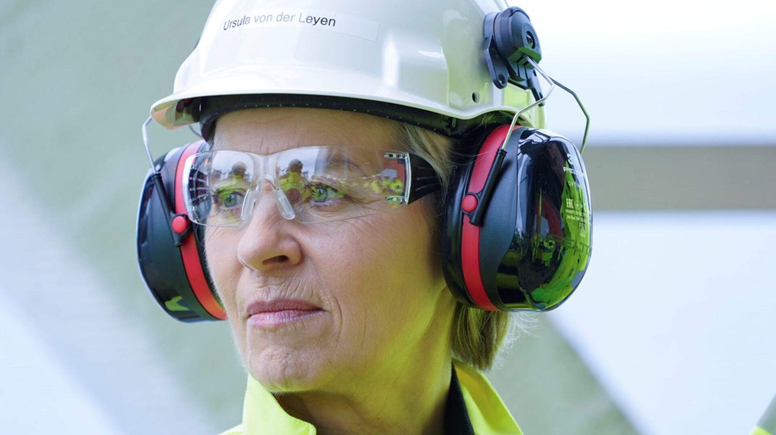 Europa må komme i arbejdstøjet, hvis vi vil undgå at tabe kapløbet om fremtidens industri, siger Ursula von der Leyen. Fredag besøgte EU-Kommissionens formand gasboreplatformen Troll A ud for Norges kyst.