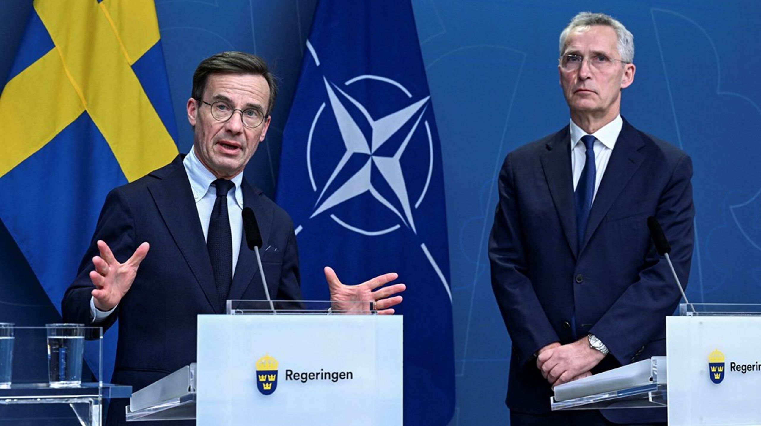 Sveriges statsminister Ulf Kristersson (t.v.) og Natos generalsekretær Jens Stoltenberg (t.h.) ved et pressemøde den 7. marts 2023.