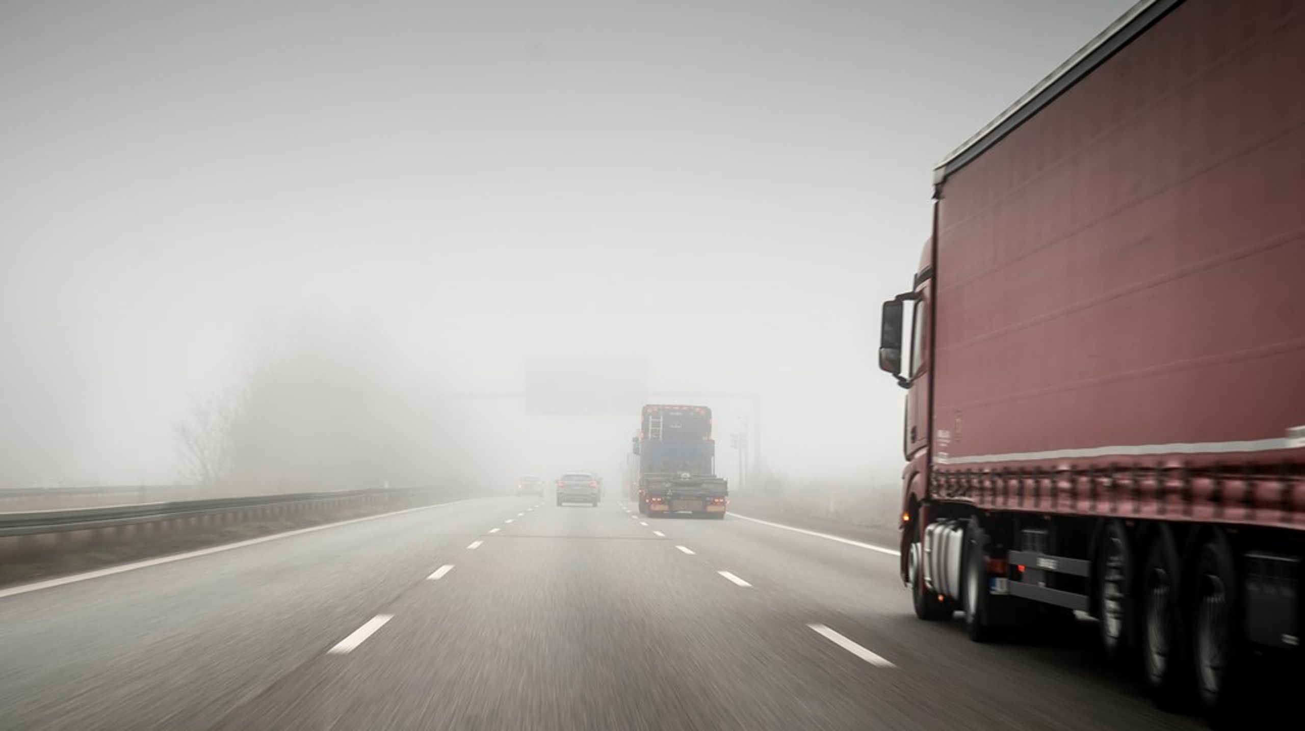 Fra 2025 bliver det dyrere at køre lastbil, når aftalen om en kilometerbaseret vejafgift træder i kraft.&nbsp;