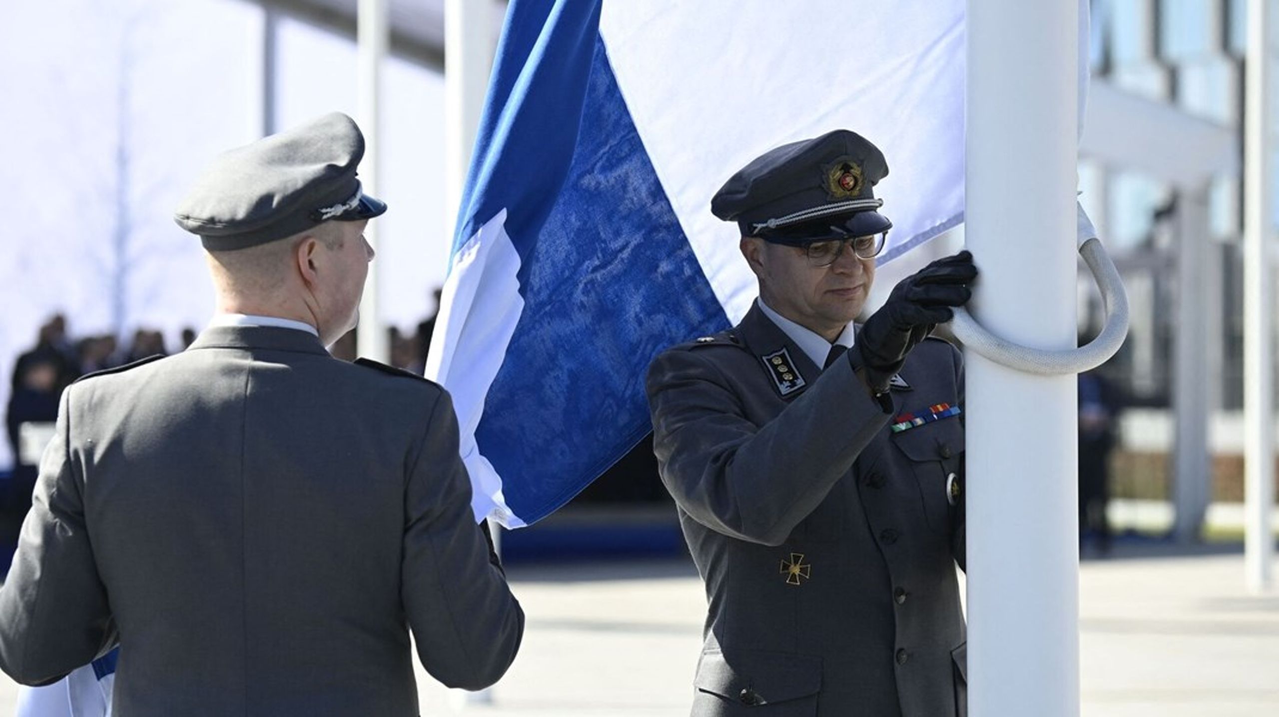 Tirsdag blev det finske flag for første gang hejst i kredsen af medlemslande foran Nato's hovedkvarter i Bruxelles.