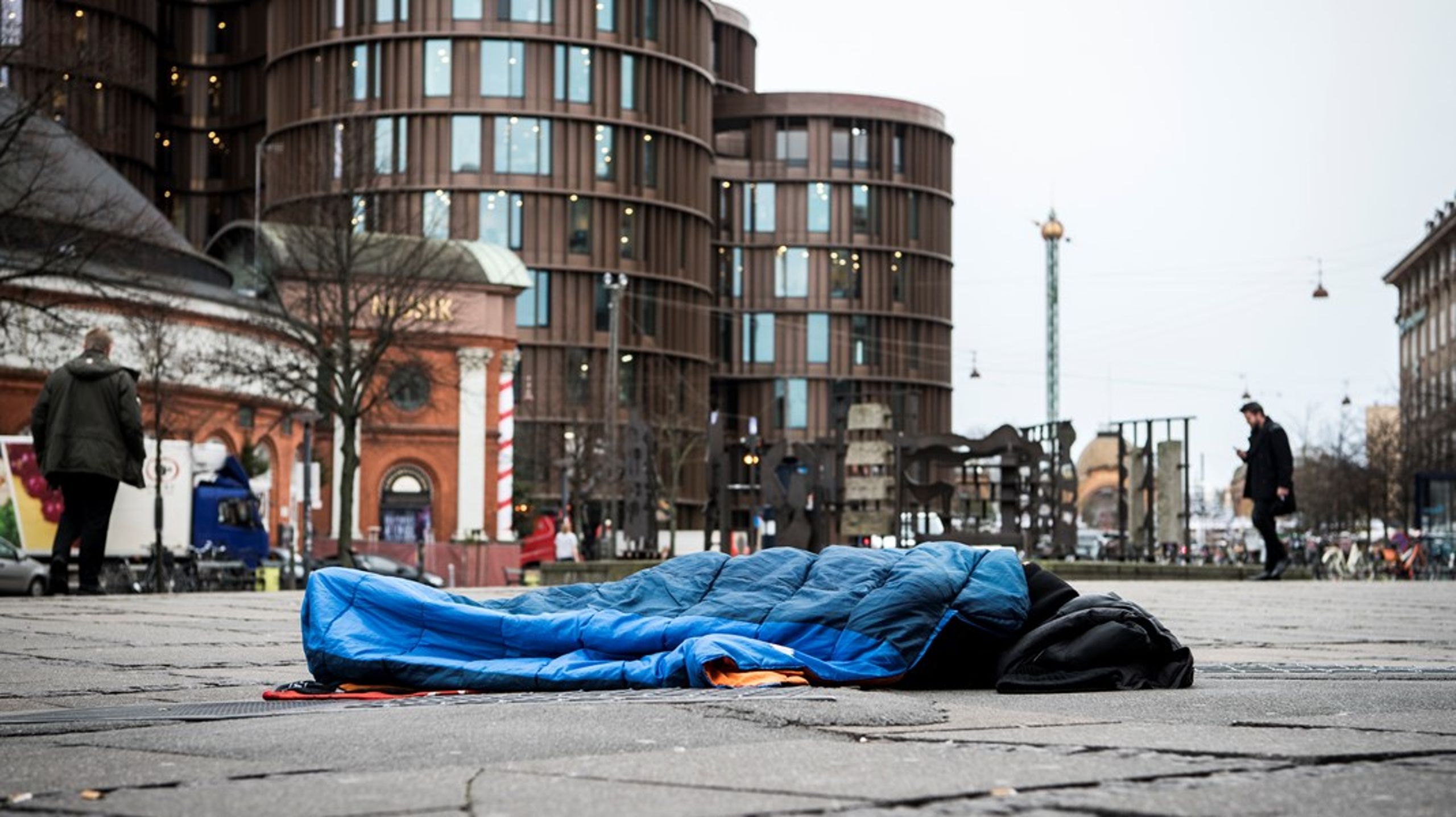 Problemet med at&nbsp;fremskaffe flere&nbsp;boliger til hjemløse&nbsp;er størst i København og hovedstadsområdet, da der her både er flest hjemløse og størst mangel på billige boliger generelt.&nbsp;