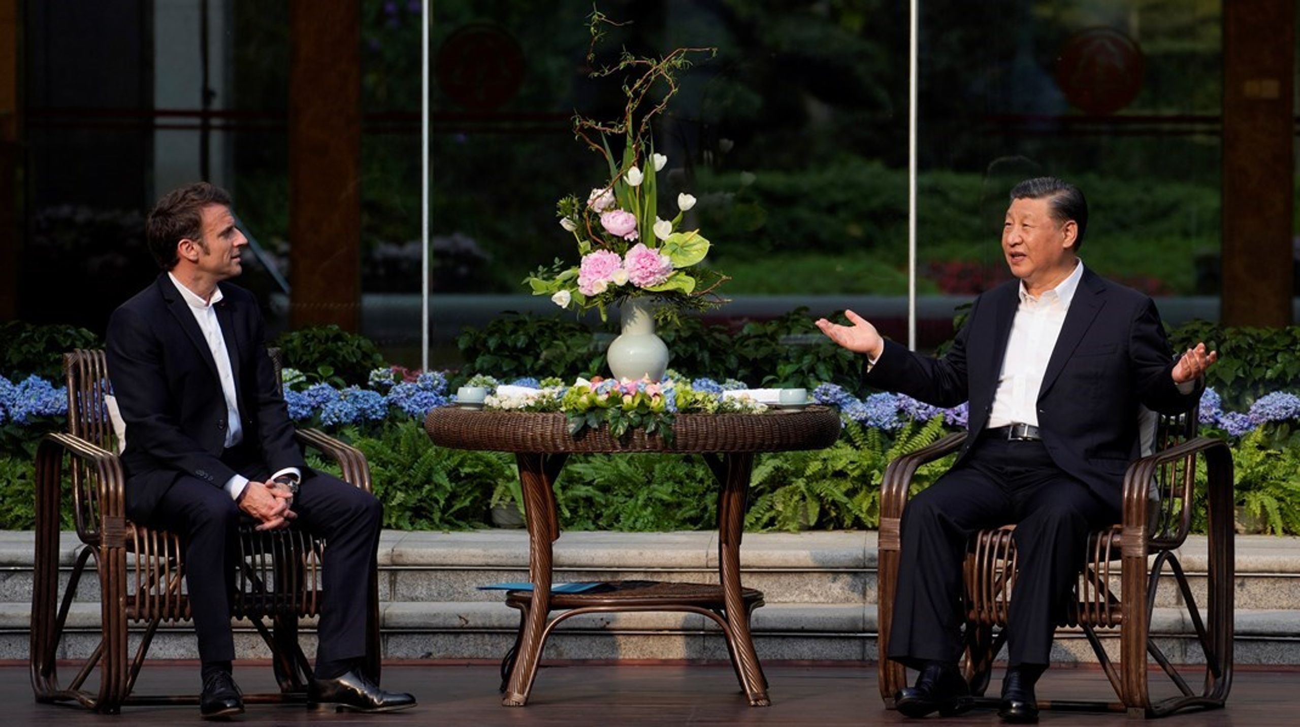 Under Joe Biden har USA
forsøgt at samarbejde med allierede for at afskrække et kinesisk angreb på
Taiwan. Macrons vision om et Europa, der per definition balancerer mellem USA
og Kina, gør afskrækkelseseffekten markant mindre, skriver Jojje Olsson.