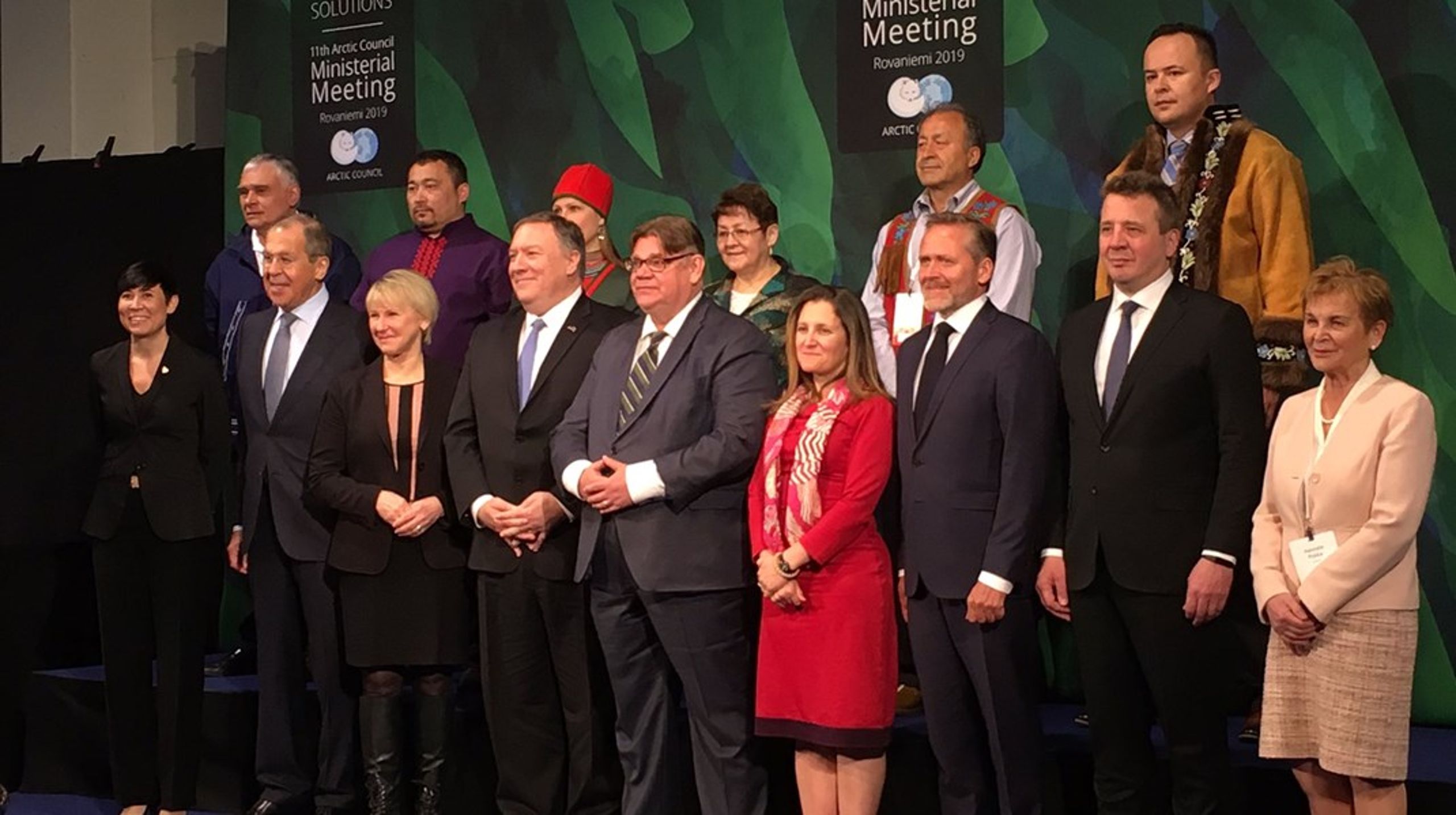 Familiefoto af de arktiske landes udenrigsministre fra Arktisk Råds ministermøde i Finland i maj 2019.
