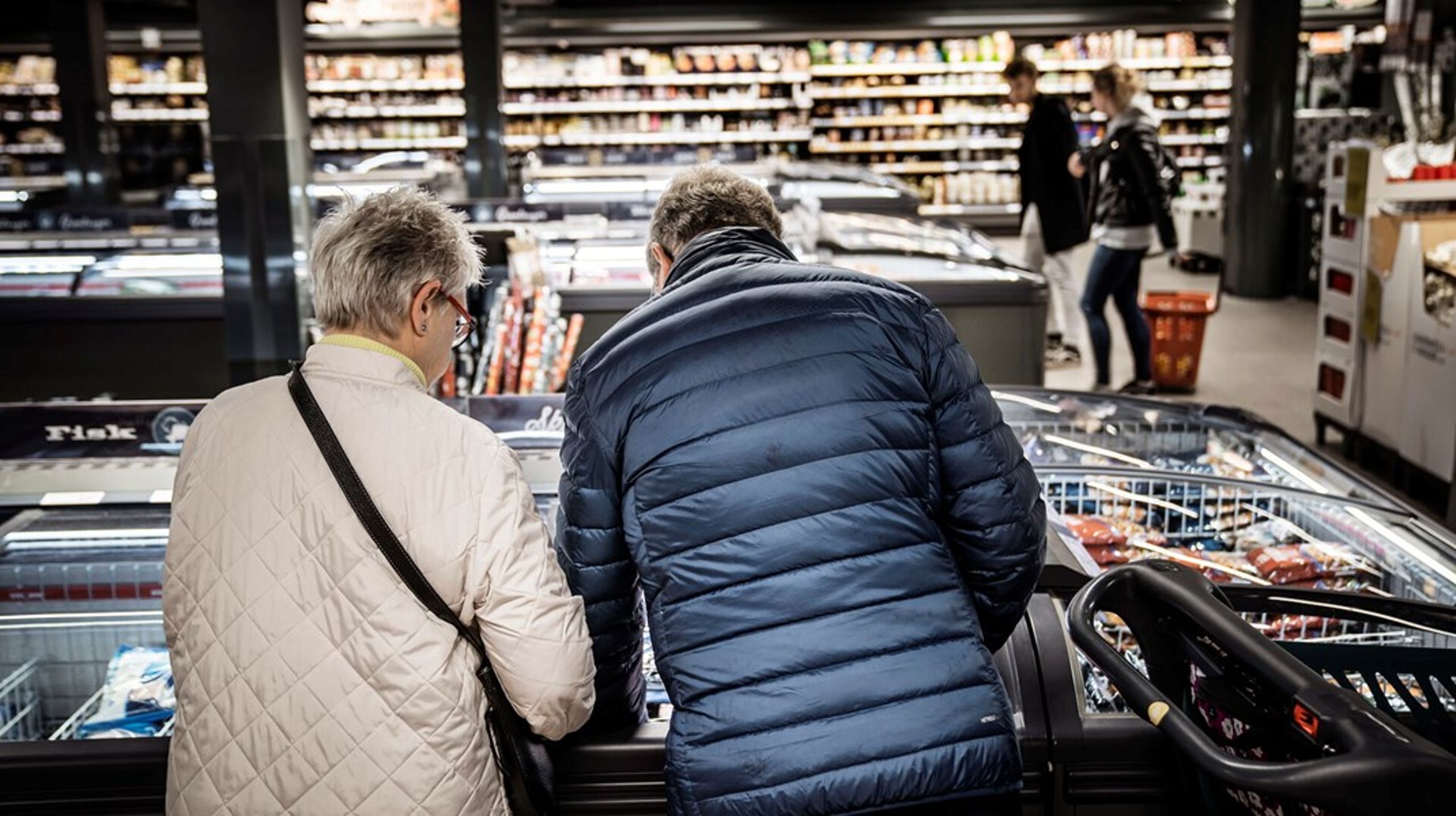 De danske forbrugere får snart hjælp ved køledisken til at handle mere klimavenligt. Ifølge en undersøgelse foretrækker de især én bestemt mærkningsmodel.