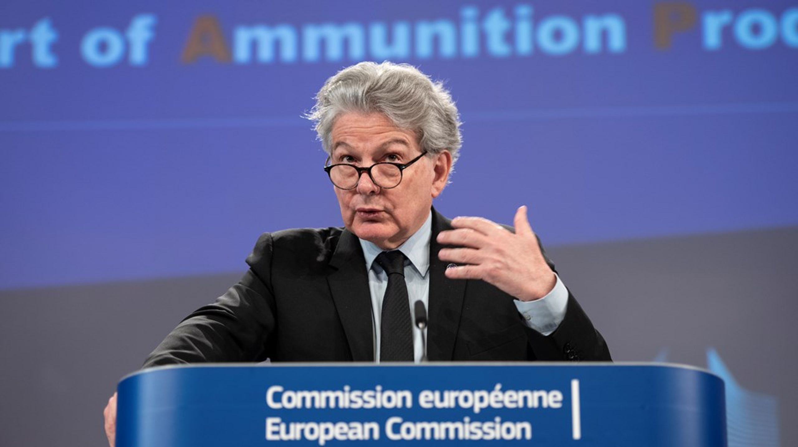 Europæiske våbenproducenter skal omstille sig, og det vil EU hjælpe dem med, lyder det fra EU's indre markedskommissær, Thierry Breton.