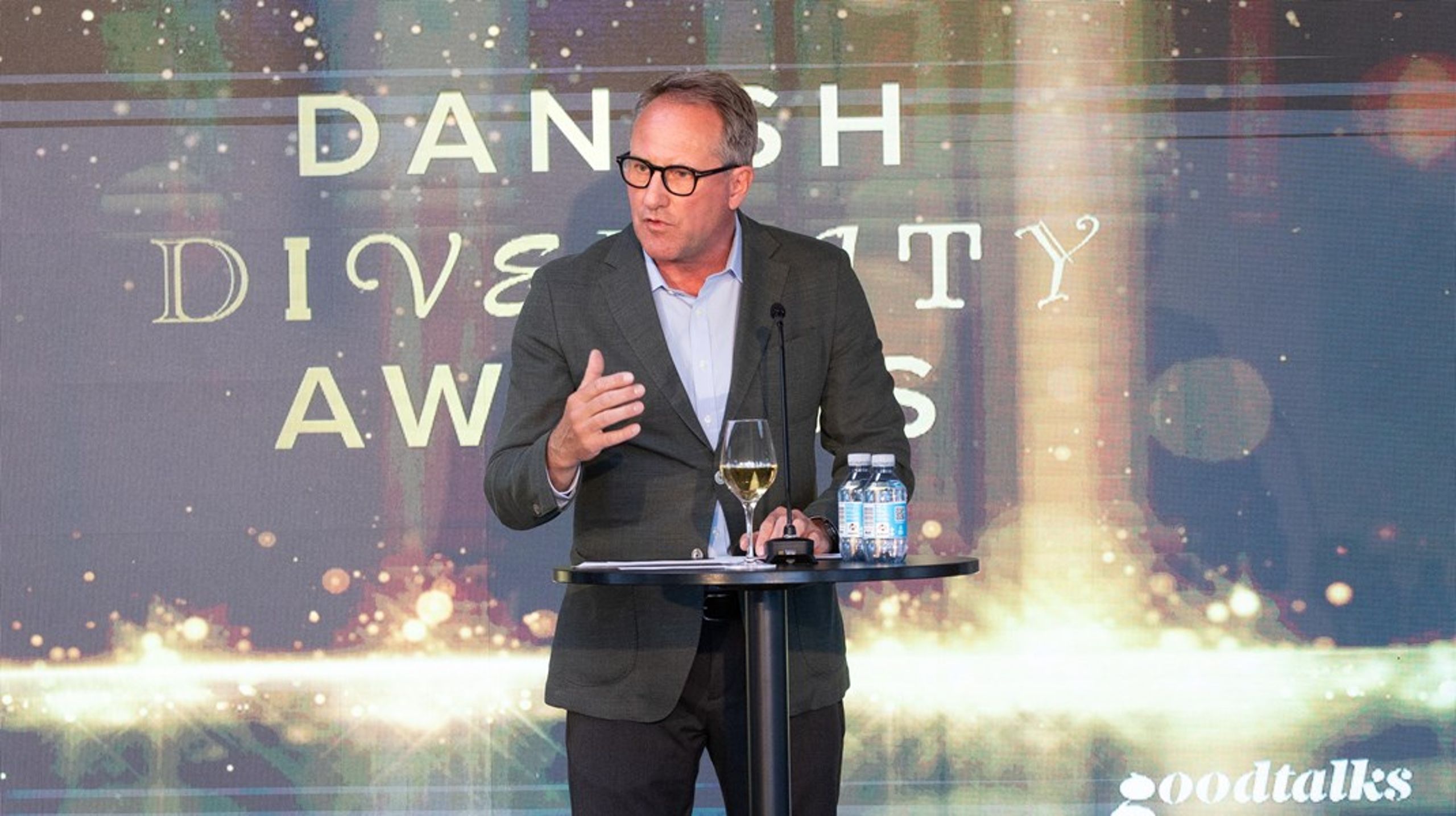 DI-direktør Lars Sandahl Sørensen åbner aftenens Danish Diversity Awards, hvor han gav niveauet af diversitet hårde ord med på vejen. "Det er simpelthen ikke godt nok," sagde han.
