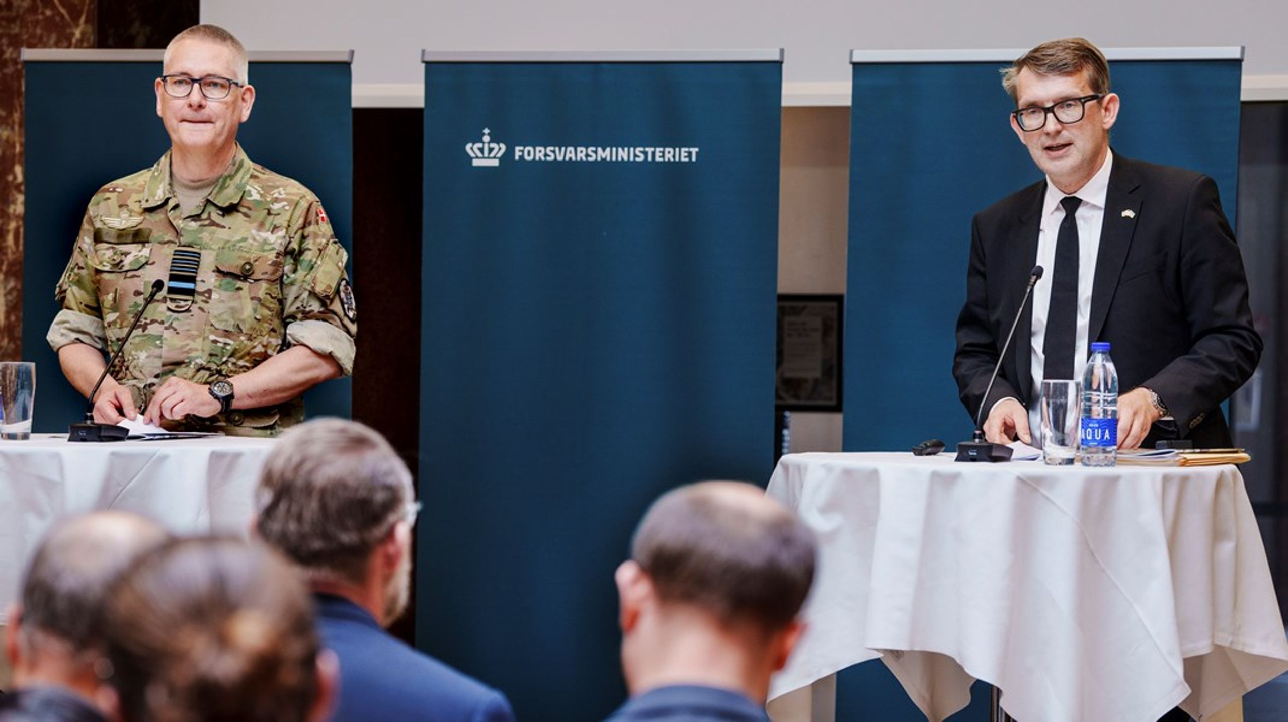 Fungerende forsvarsminister Troels Lund Poulsen (V) og forsvarschef Flemming Lentfer præsenterede den 4. maj en plan for genopretning af Forsvarets fundament i Forsvarsministeriet. Der skal blandt andet nedsættes en ekspertgruppe.