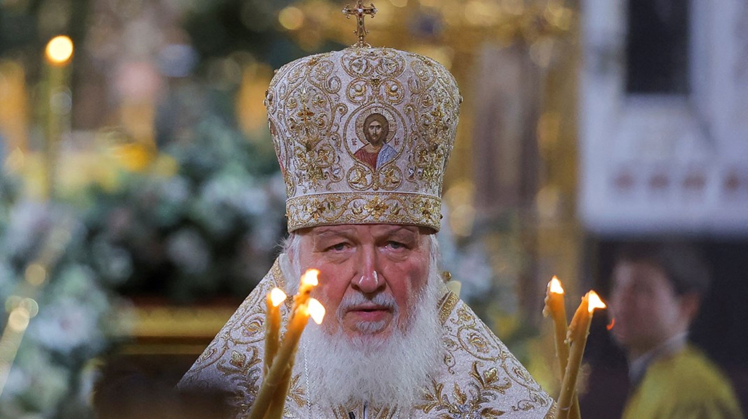 Patriarken Kirill har nægtet at kalde Ruslands krig i Ukraine for "krig". I stedet har han velsignet de russiske soldater og rost dem for "at beskytte vores hjem".