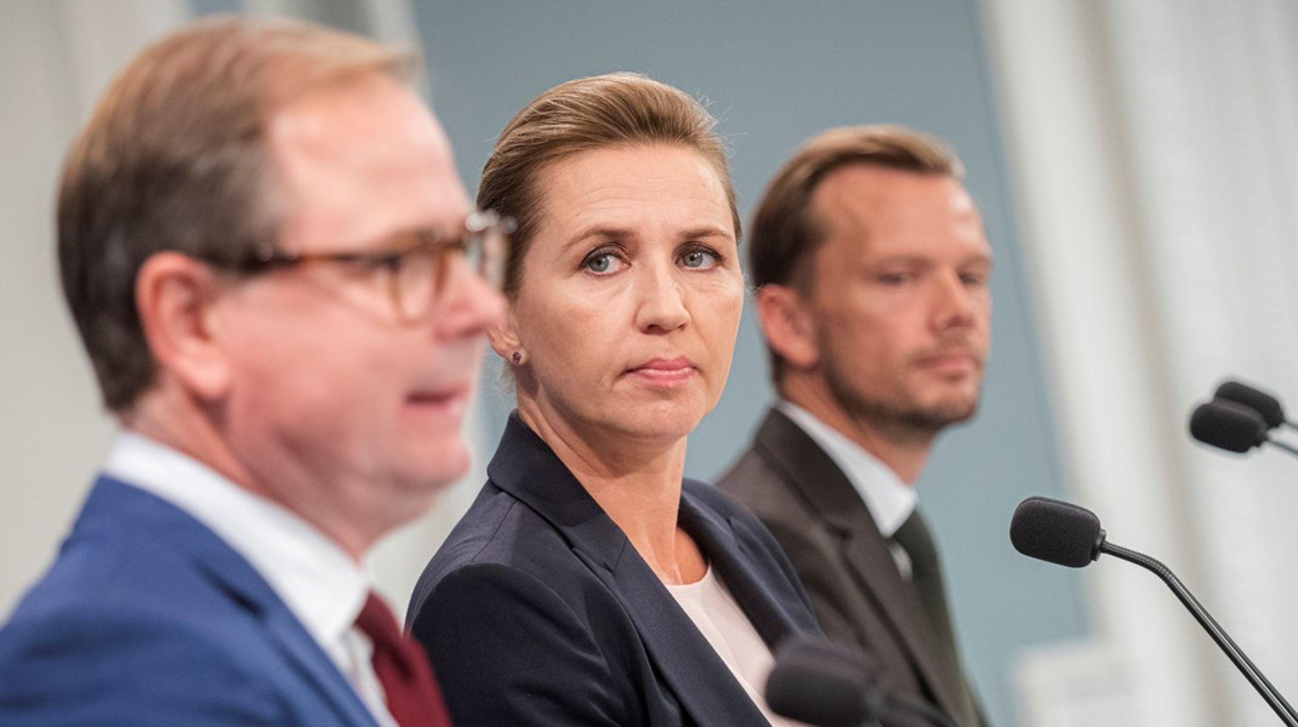 Statsminister Mette Frederiksen og Socialdemokratiet fik ved valget i november 2022 en pæn opbakning på 27,5 procent af stemmerne. Nu, et&nbsp;halvt år efter, står de til blot cirka 22 procent af vælgeropbakningen.