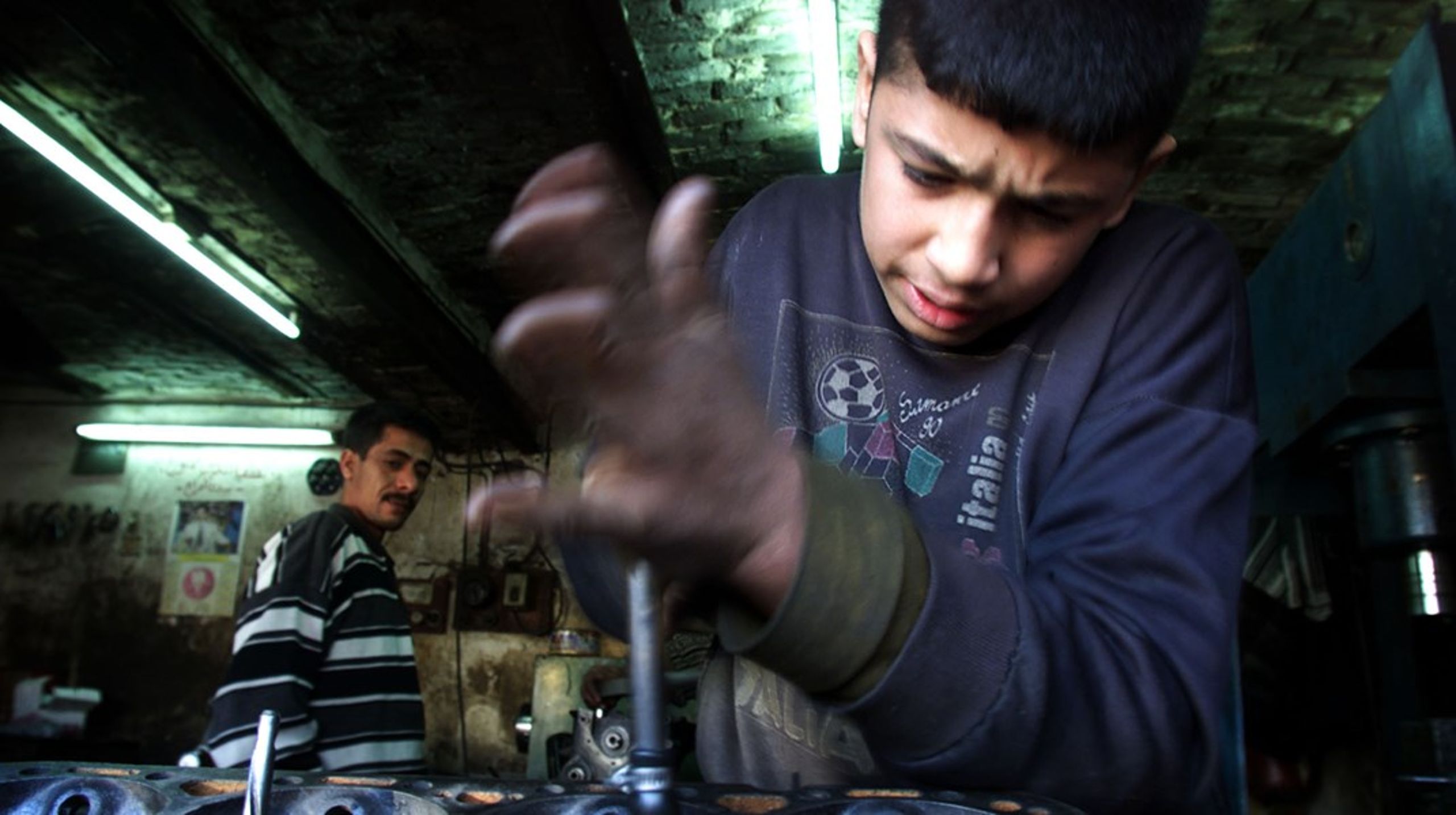 Et barn på arbejde i Irak. Due diligence-direktivet vil også forsøge at stoppe børnearbejde.