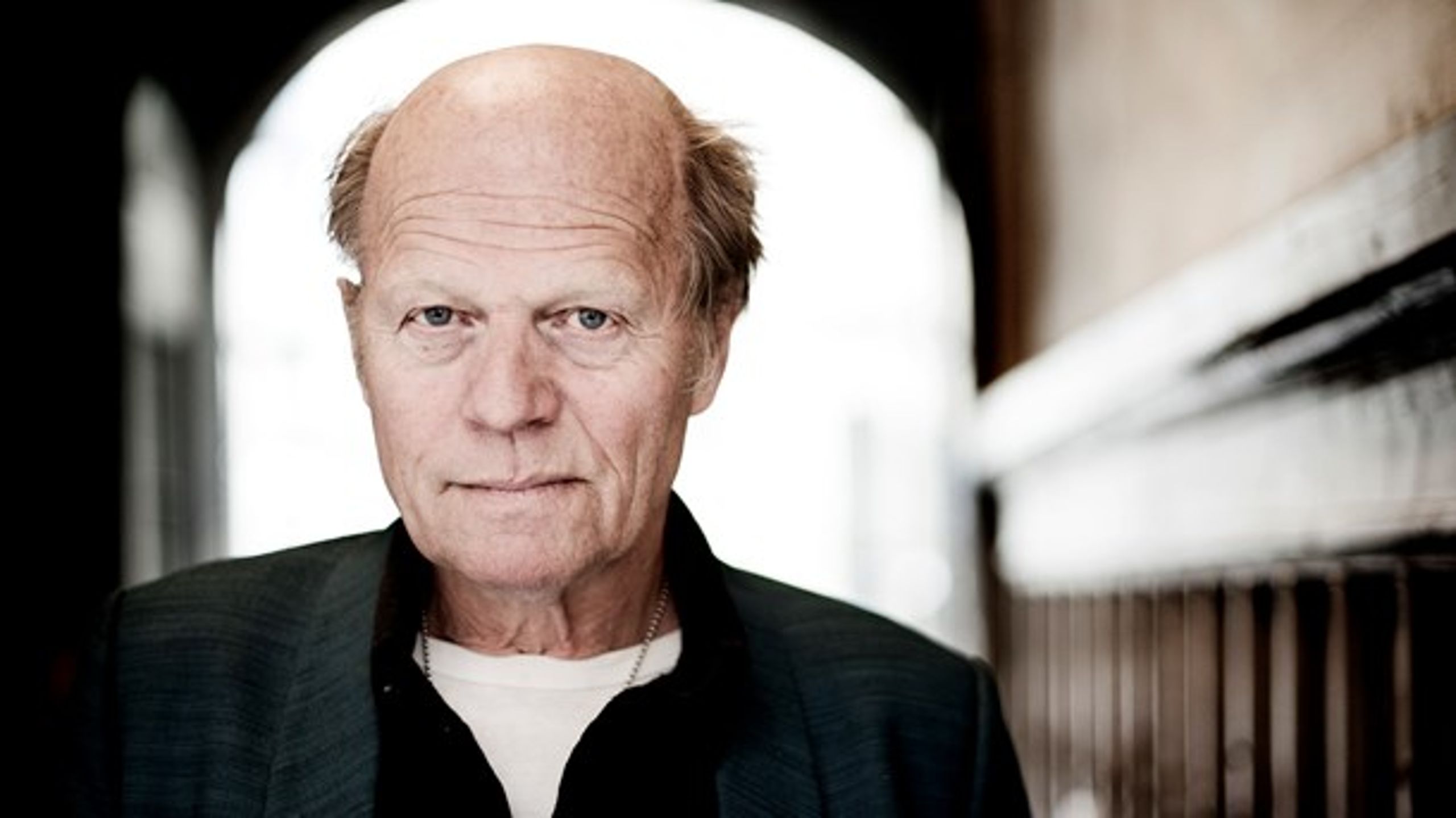 Morten Sabroe har udgivet flere bøger og slog igennem med den selvbiografiske roman 'Sidste tog' i 1996.