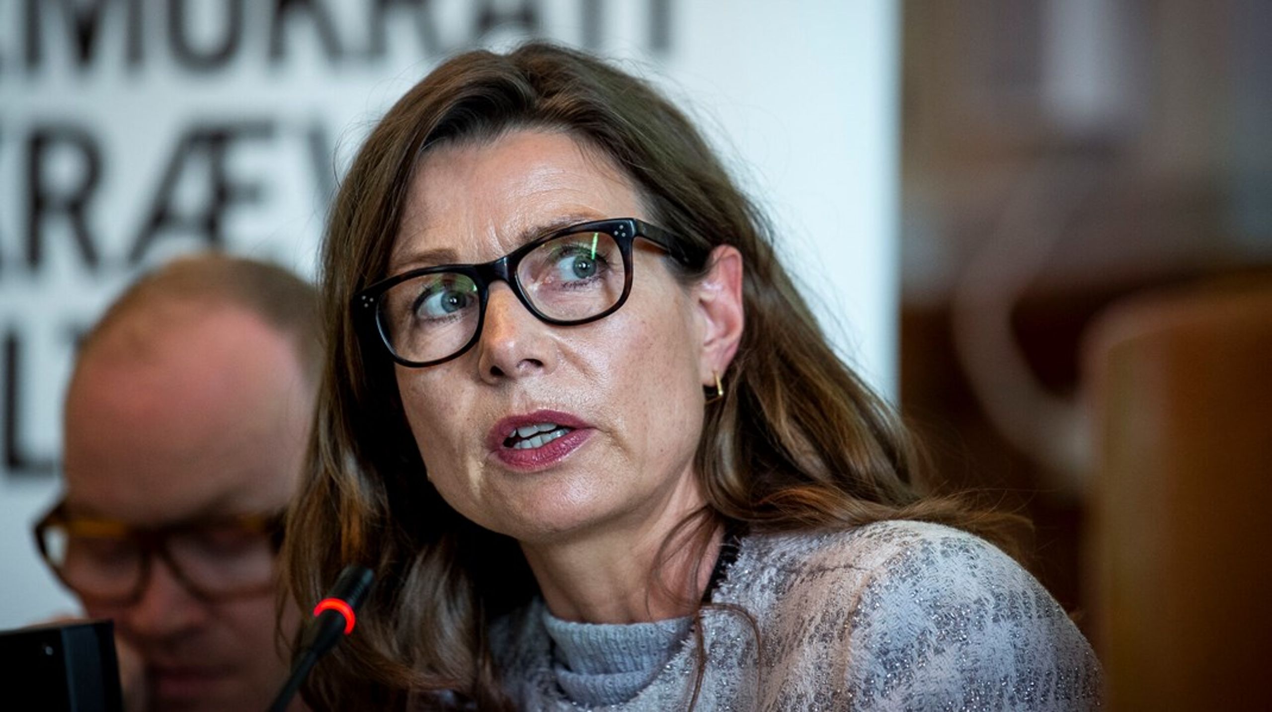 Danmarks eneste konservative medlem af Europa-Parlamentet, Pernille Weiss,&nbsp;har med kort varsel aflyst alle sine arrangementer på Bornholm.