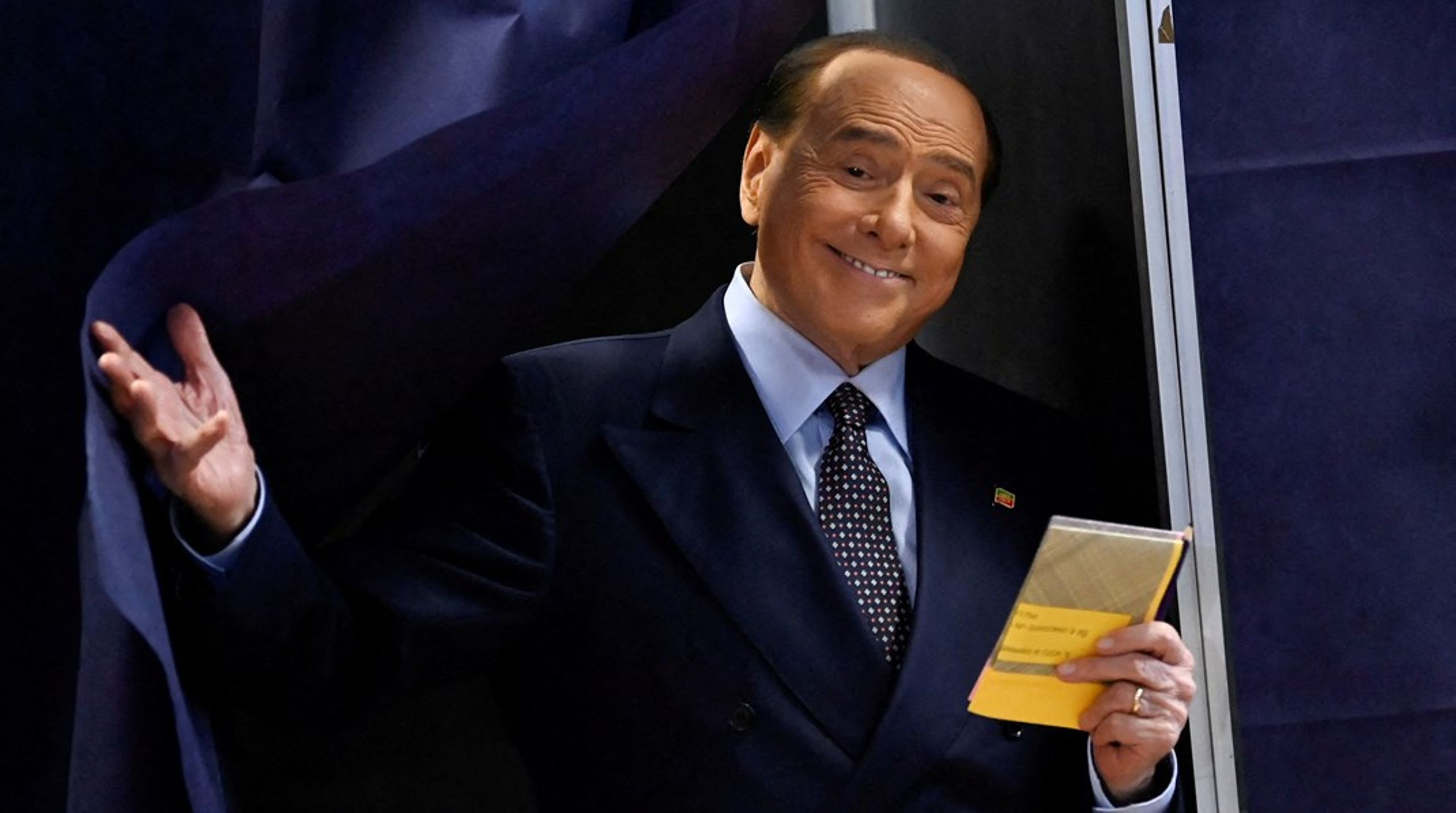 Berlusconi har formået at træde udover at være et konkret menneske og er blevet en mytisk figur eller karikatur, skriver&nbsp;Alberte Bové Rud.