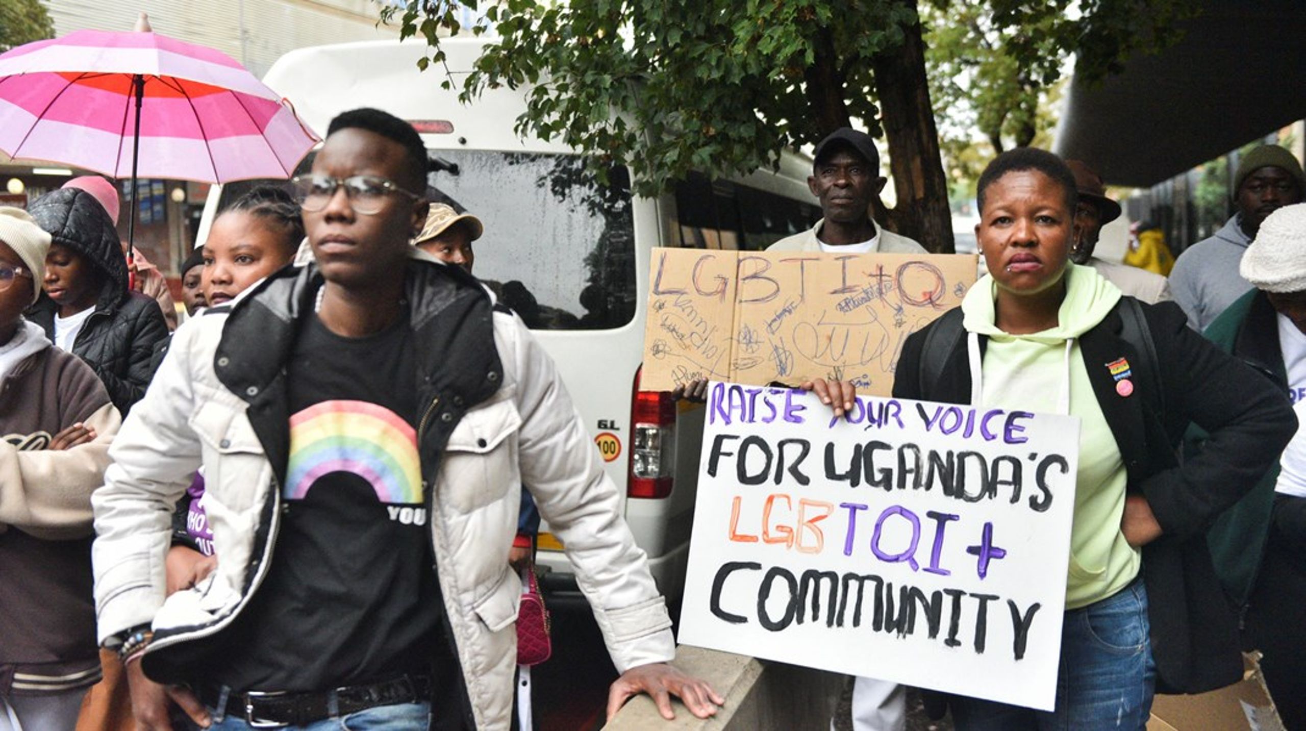 I Uganda er det for nyligt blevet vedtaget en lov,
som kan give homoseksuelle dødsstraf. Det stiller vestlige lande i et 
dilemma om, i hvor høj grad man kan og bør føre politik gennem 
udviklingsbistand, skriver Bård Vegar Solhjell.<br>