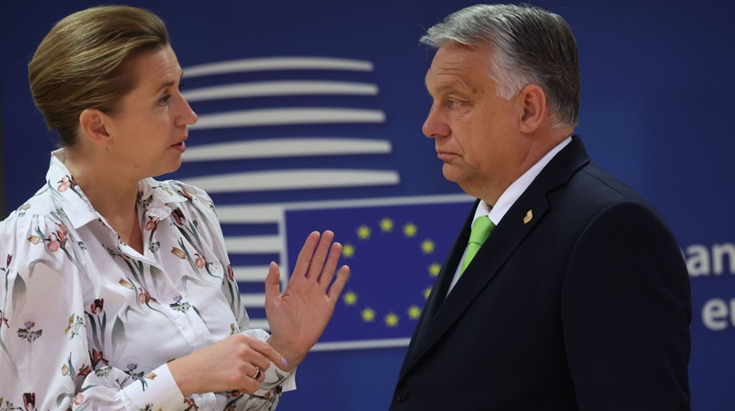 Ikke engang statsminister Mette Frederiksen kunne få Ungarns Viktor Orbán til at droppe vetokortet ved et topmøde i Bruxelles.