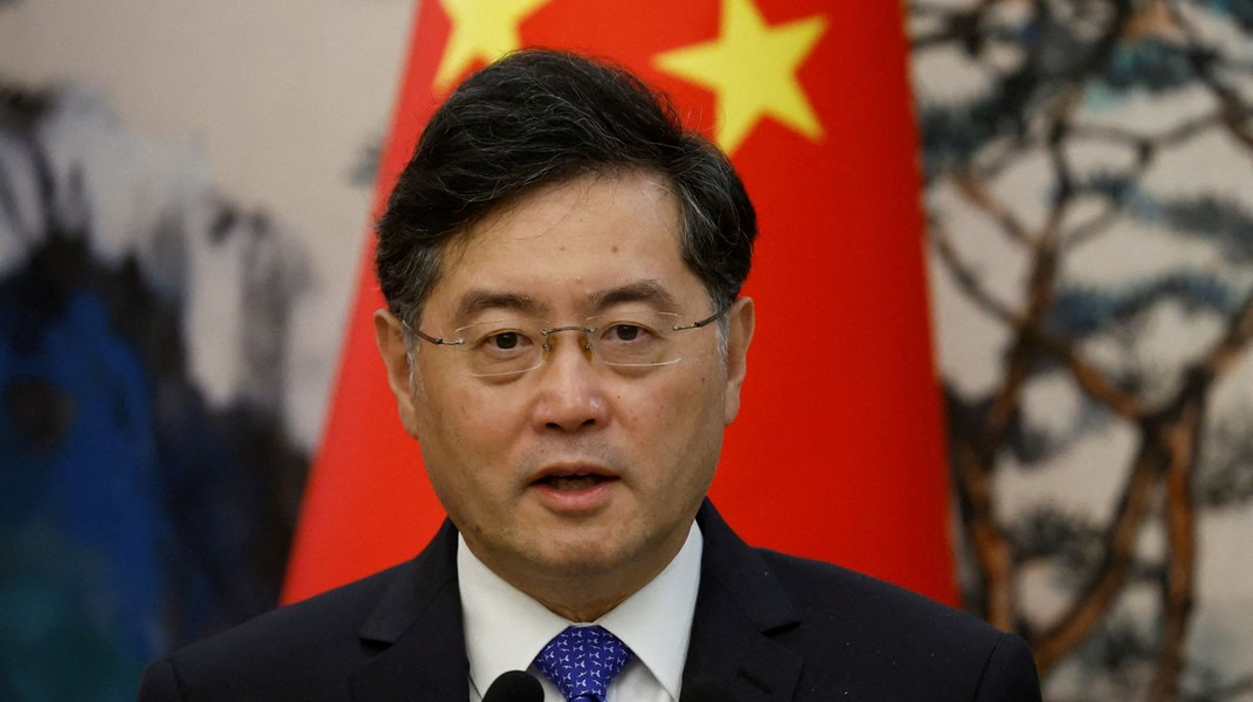 Den kinesiske udenrigsminister Qin Gang er ikke blevet set i offentligheden siden 25. juni. Nu viser det sig, at han er blevet fjernet fra posten.