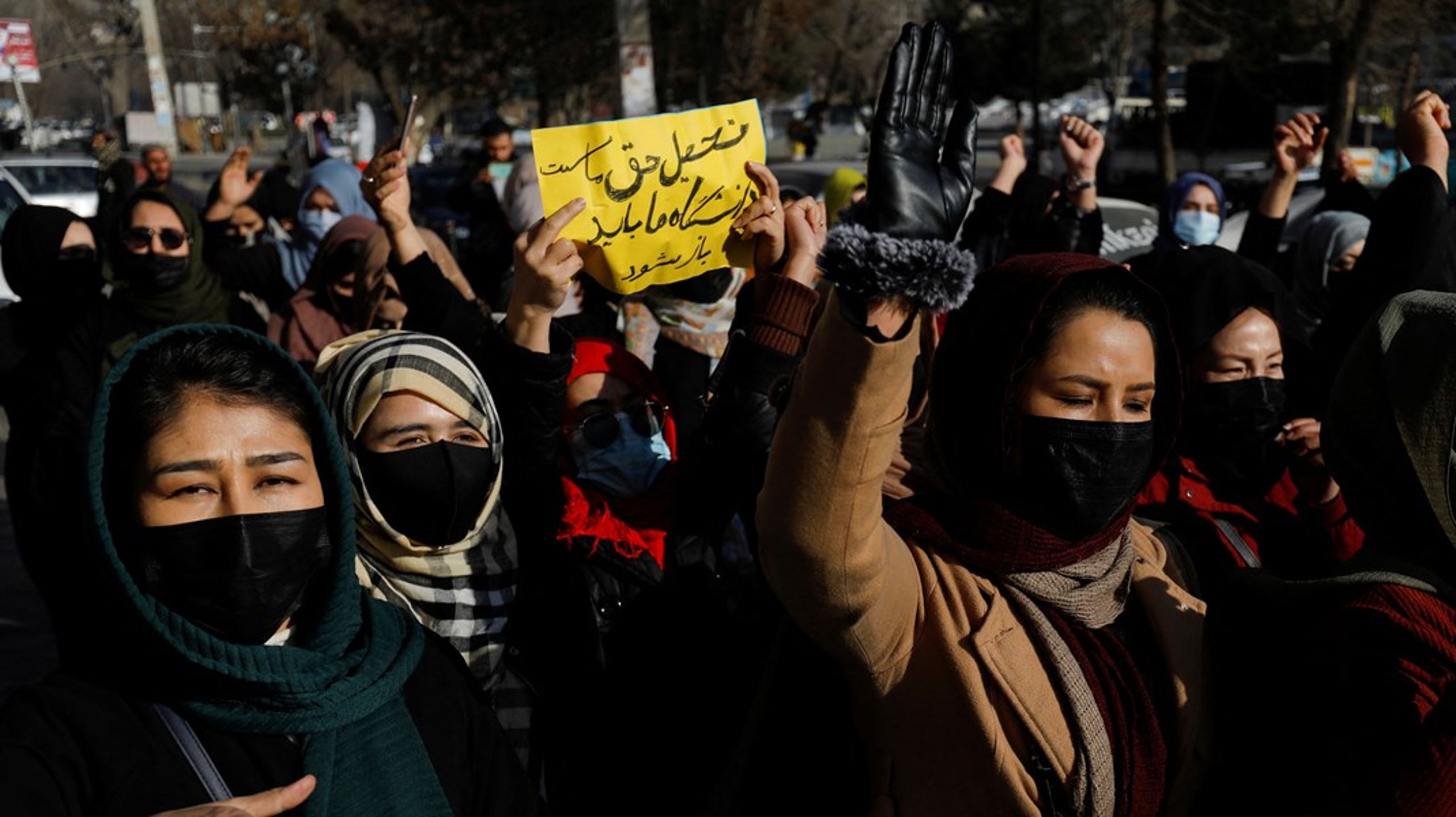 Talibans beslutning om at forbyde ngo'er at have&nbsp;afghanske kvinder ansat,&nbsp;har sat flere&nbsp;nødhjælpsorganisationer i et svært dilemma, skriver&nbsp;Silas Harrebye.