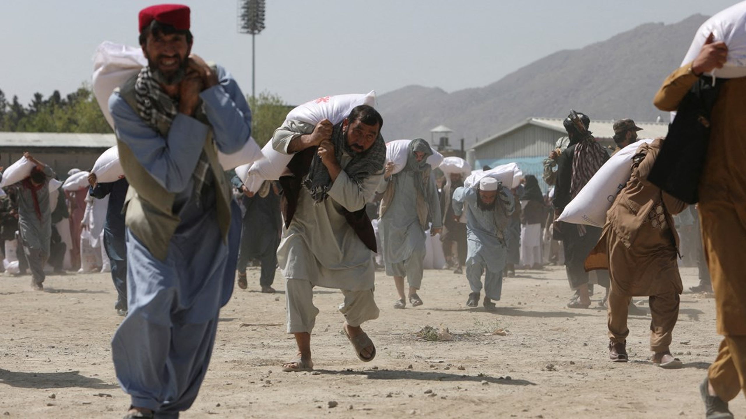 Det er to år siden Taliban overtog magten i Afghanistan, og selvom landet er blevet mere fredeligt, er både kvindernes rettigheder og landets økonomi i den grad under pres, fortæller Klaus Løkkegaard, der er sekretariatschef i Dacaar.&nbsp;
