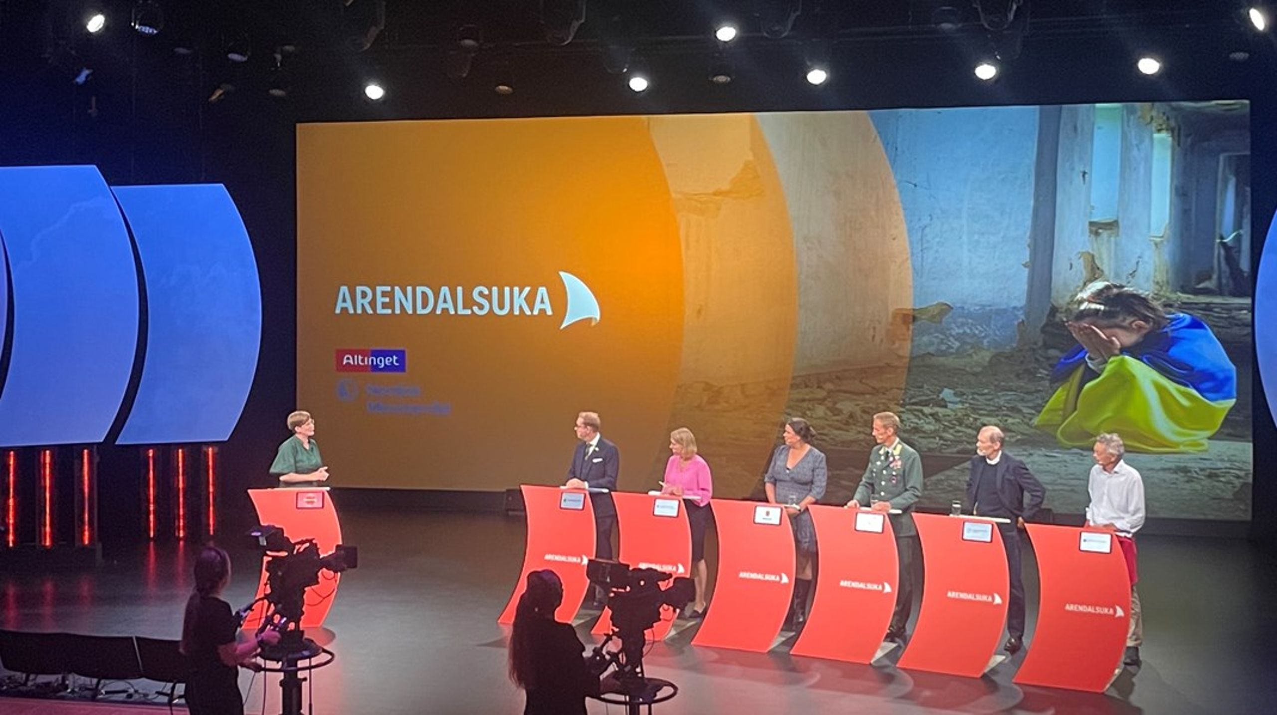 Det norske folkemøde i Arendal åbnede med sikkerhedspolitisk debat - i panelet står den svenske og den norske udenrigsminister længst til venstre
