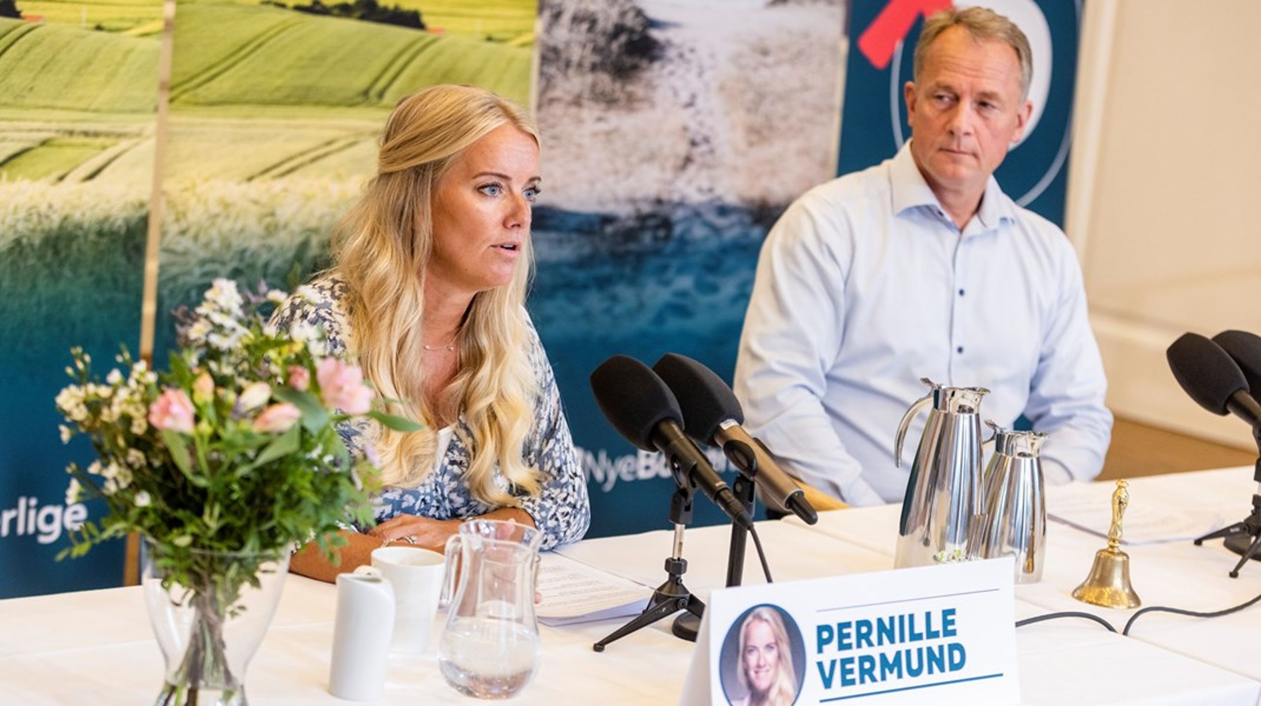 Formand Pernille Vermund og Nye Borgerliges andet medlem Kim Edberg Andersen afholdte pressemøde den 17. august efter partiets sommergruppemøde på Christiansborg Slot.