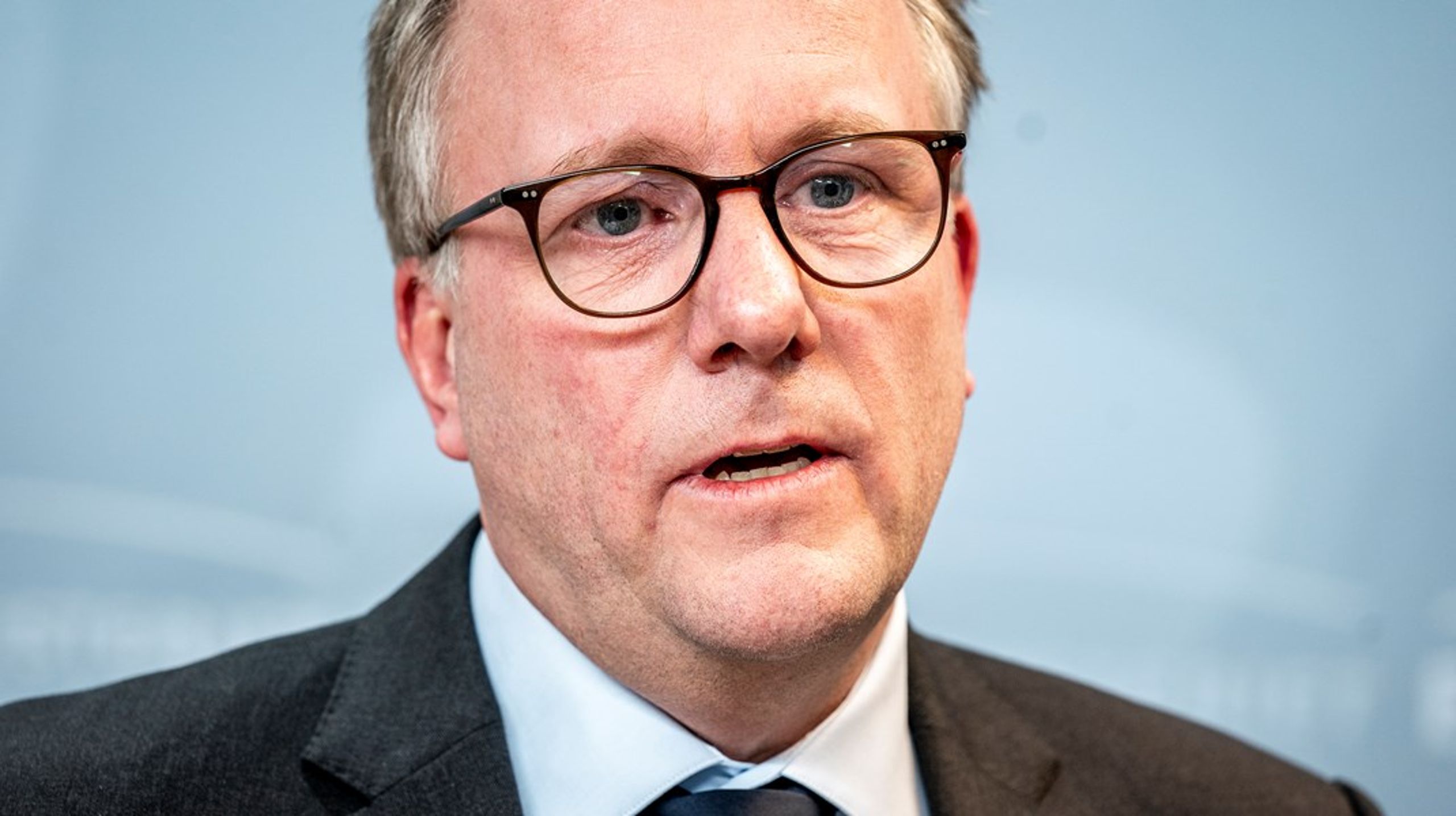 Erhvervsminister Morten Bødskov vil afsætte 1,5 millarder kroner til iværksætterstrategien frem mod 2027, men flere partier er skeptiske, fordi pengene ikke er et engangsbeløb, men udmøntes over flere år.