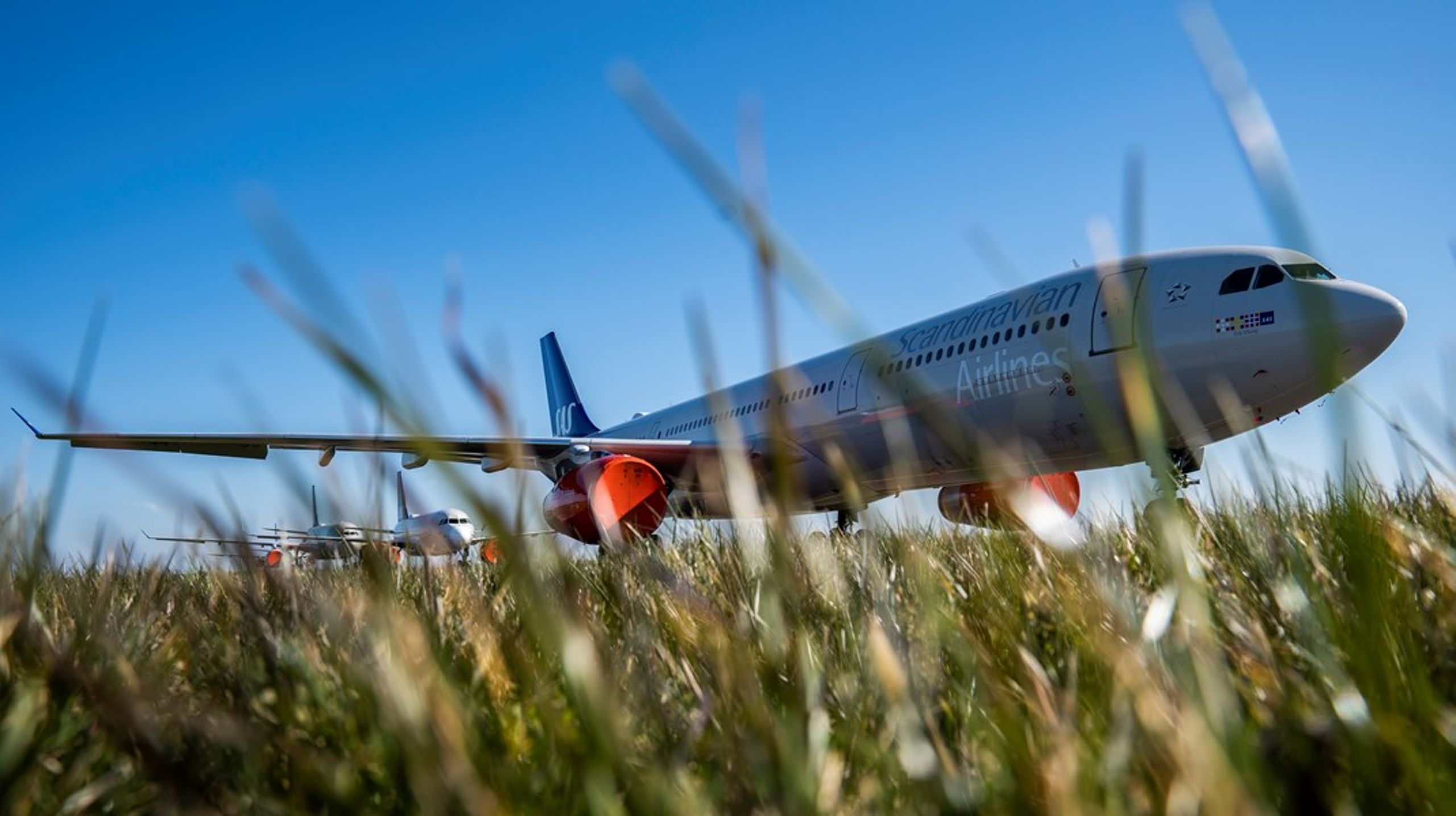Luftfartens Klimapartnerskab og Dansk Luftfart anbefaler, at Danmark indfører en gennemsnitlig passagerbetaling startende på 50 kroner i 2025, skriver Per Henriksen.