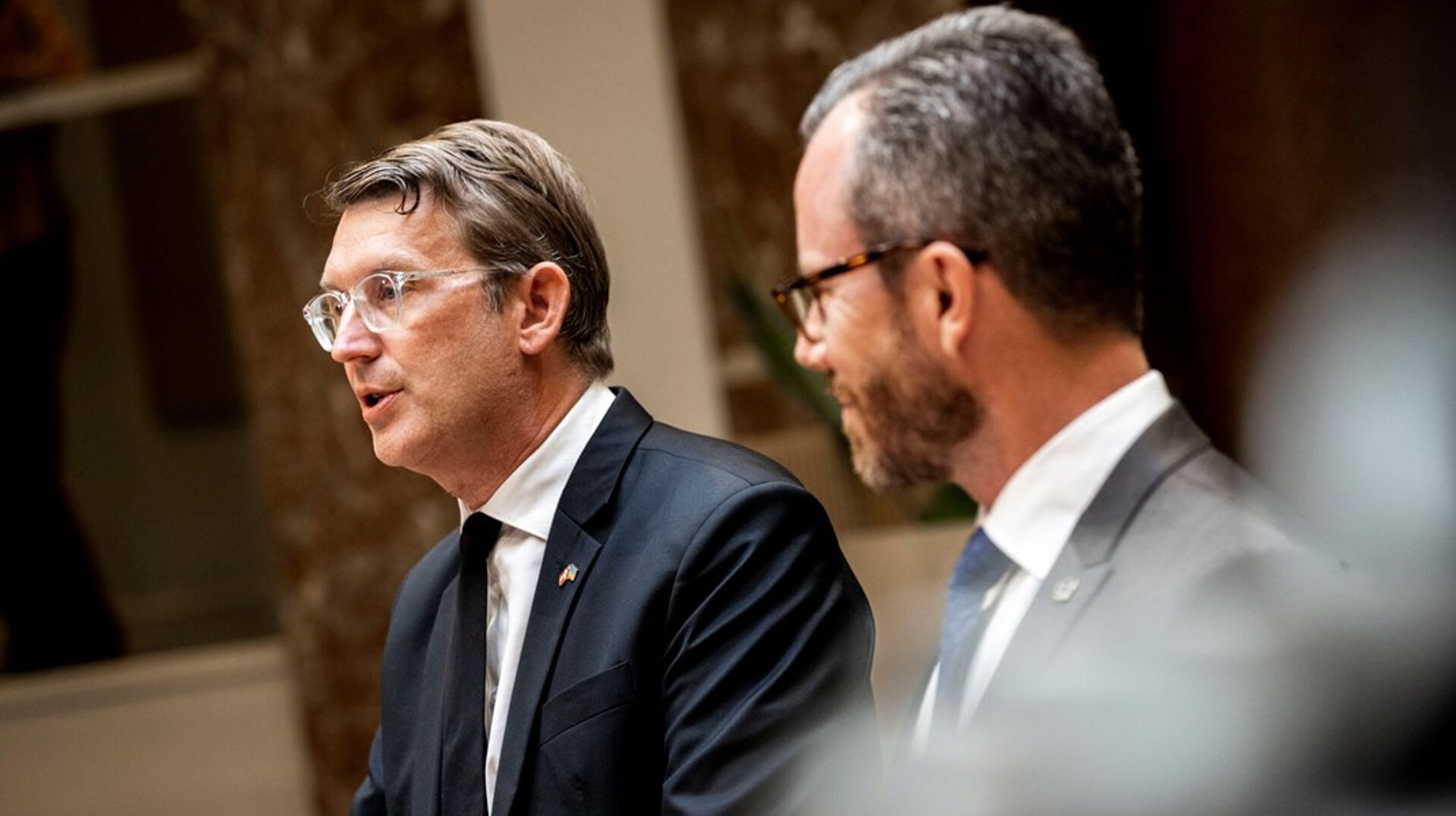På grund af et ministerbytte mellem Jakob Ellemann-Jensen og Troels Lund Poulsen er det sidstnævnte, der skal lede et kommende møde&nbsp;om en&nbsp;advokatundersøgelse af våbensagen.