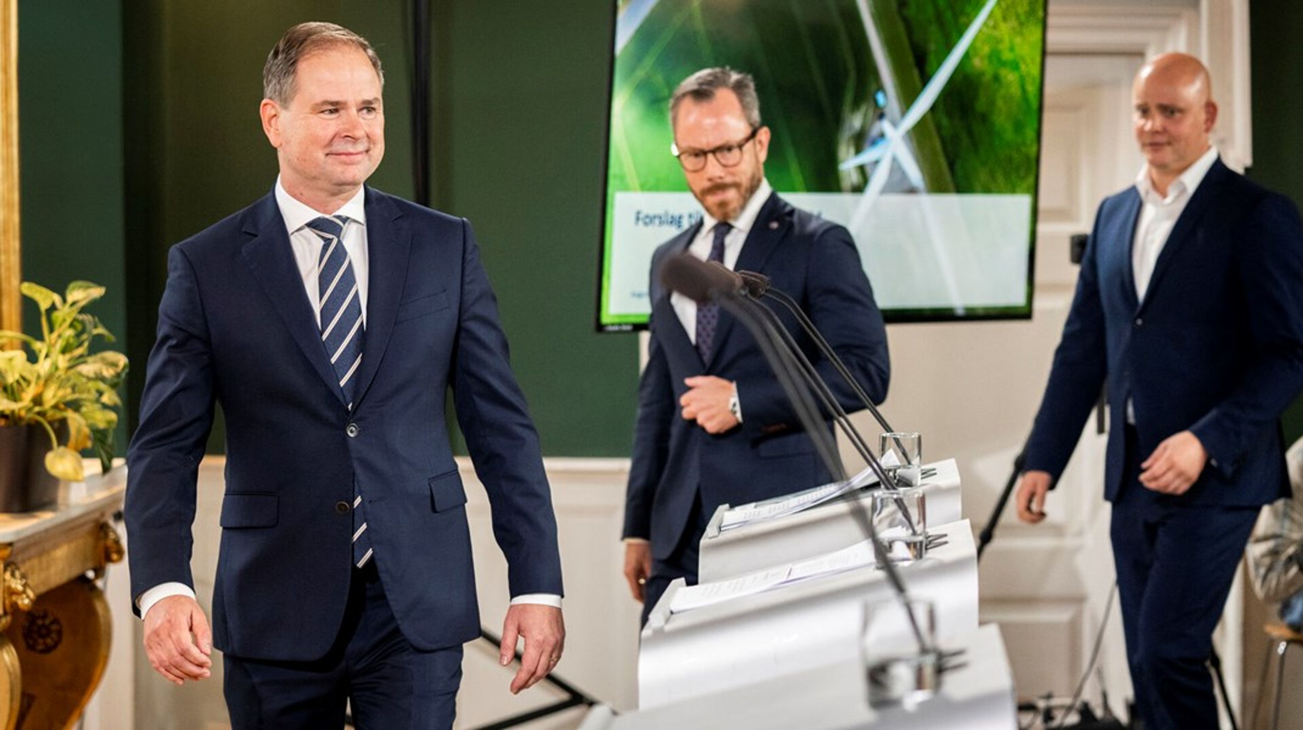 Finansminister Nicolai Wammen (S), økonomi- og indenrigsminister Jakob Ellemann-Jensen (V) og kulturminister Jakob Engel-Schmidt (M) præsenterede torsdag regeringens forslag til en finanslov for 2024.