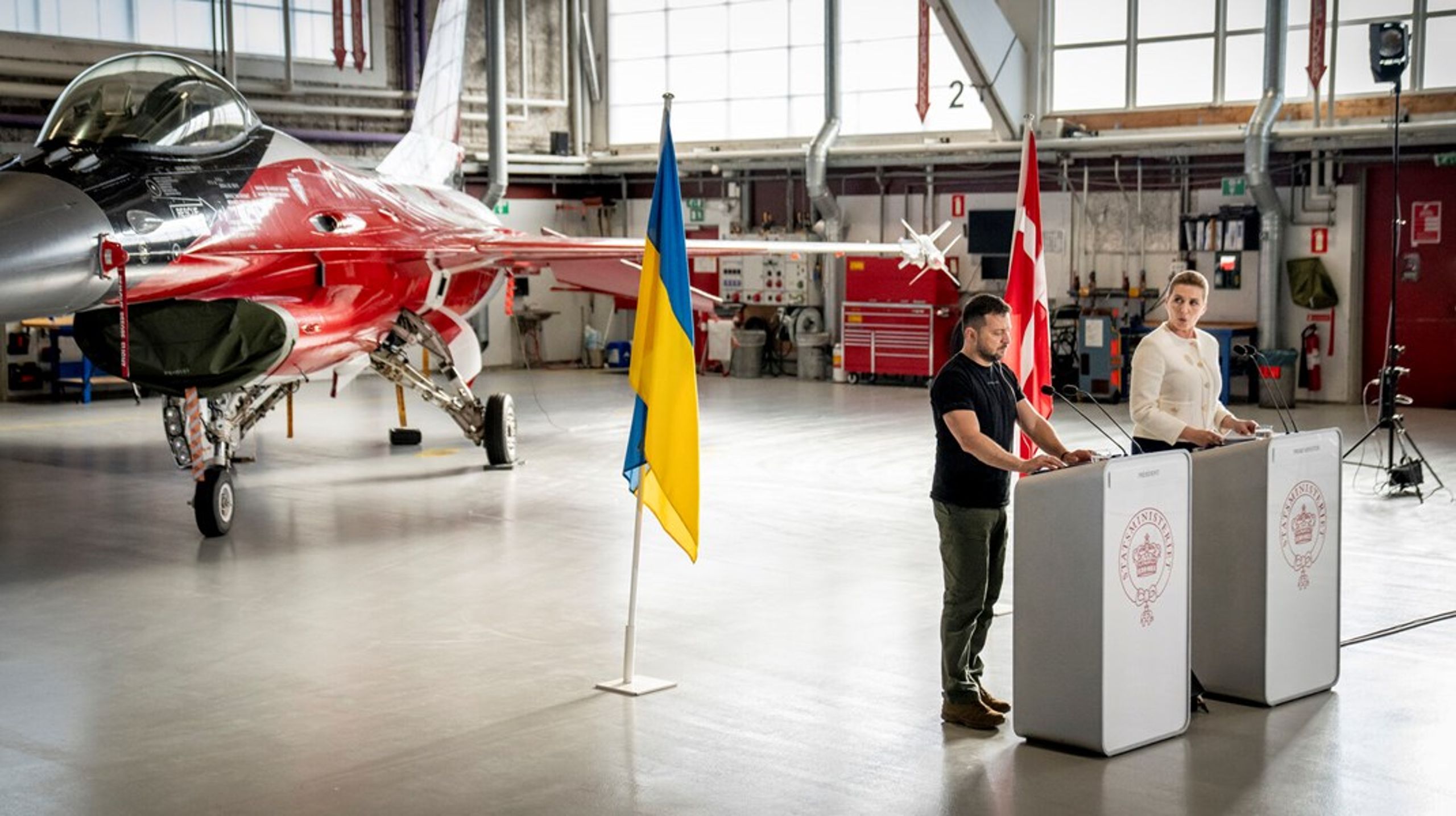 Da statsminister Mette Frederiksen (S) forrige søndag sammen med præsident Zelenskyj annoncerede donation af 19 danske F16-fly til Ukraine, varslede det en ny fase i ukrainernes forsvar mod Rusland.