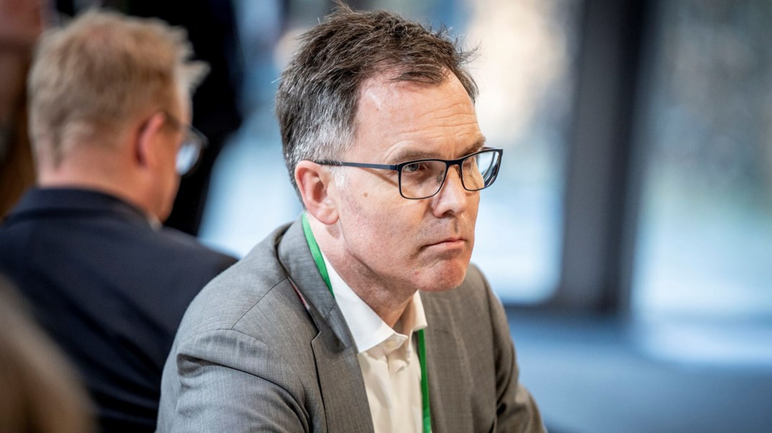 Klimarådets formand, Peter Møllgaard, er bekymret for to klimamål, efter at et flertal har valgt at nedprioritere støtte til en række klimatiltag i landbruget.