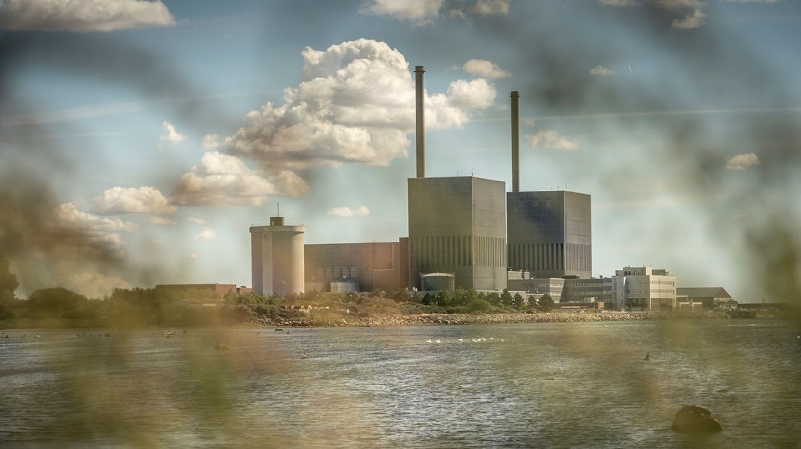Det gamle svenske atomkraftværk i Barsebäck blev lukket i 2005. Men nu varsler den svenske energiminister,&nbsp;Ebba Busch, at man vil&nbsp;opføre en hel stribe nye kernekraftværker i det danske naboland.