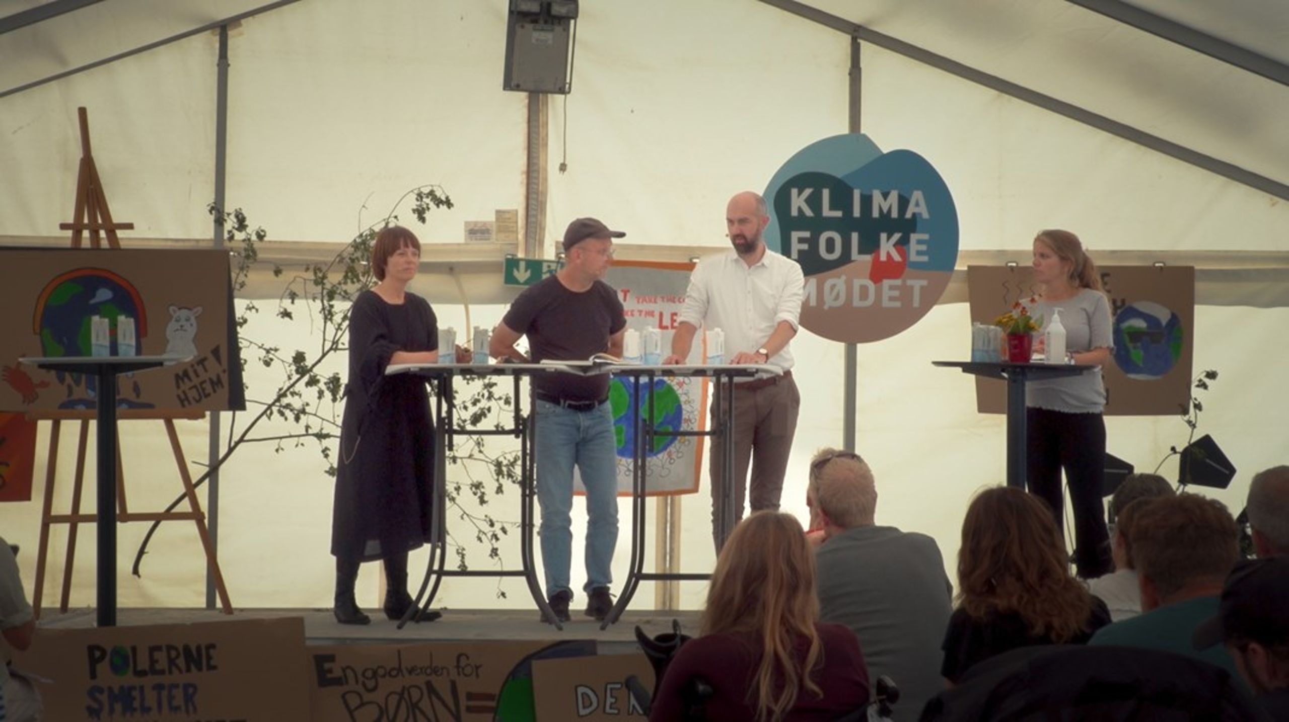 I Ajour fortæller debatredaktør&nbsp;Caroline Boas (th)&nbsp;om Altingets debat på Klimafolkemødet. Fra venstre: Laila Kildesgaard, Mogens Fosgerau og Tue Damsø.&nbsp;
