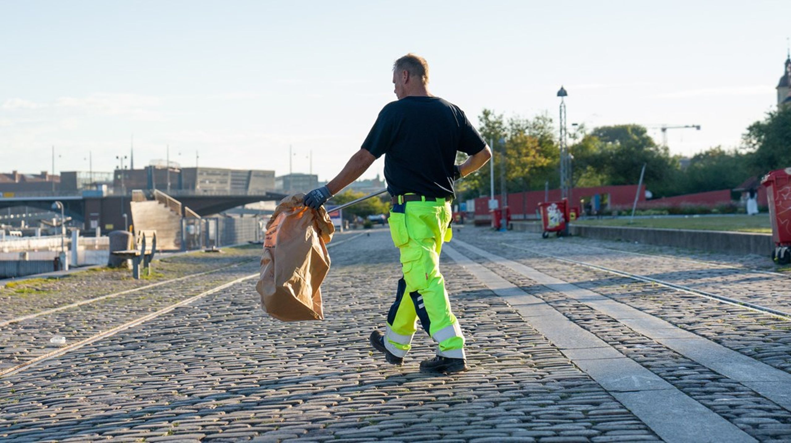 I København har vi hjemtaget affaldsindsamlingen efter en undersøgelse, der dokumenterede alvorlige sundhedsrisici for skraldemænd og dårligere prognose for tilbagevenden til arbejdsmarkedet, skriver&nbsp;Line Barfod og Klaus
Goldschmidt Henriksen.<br>