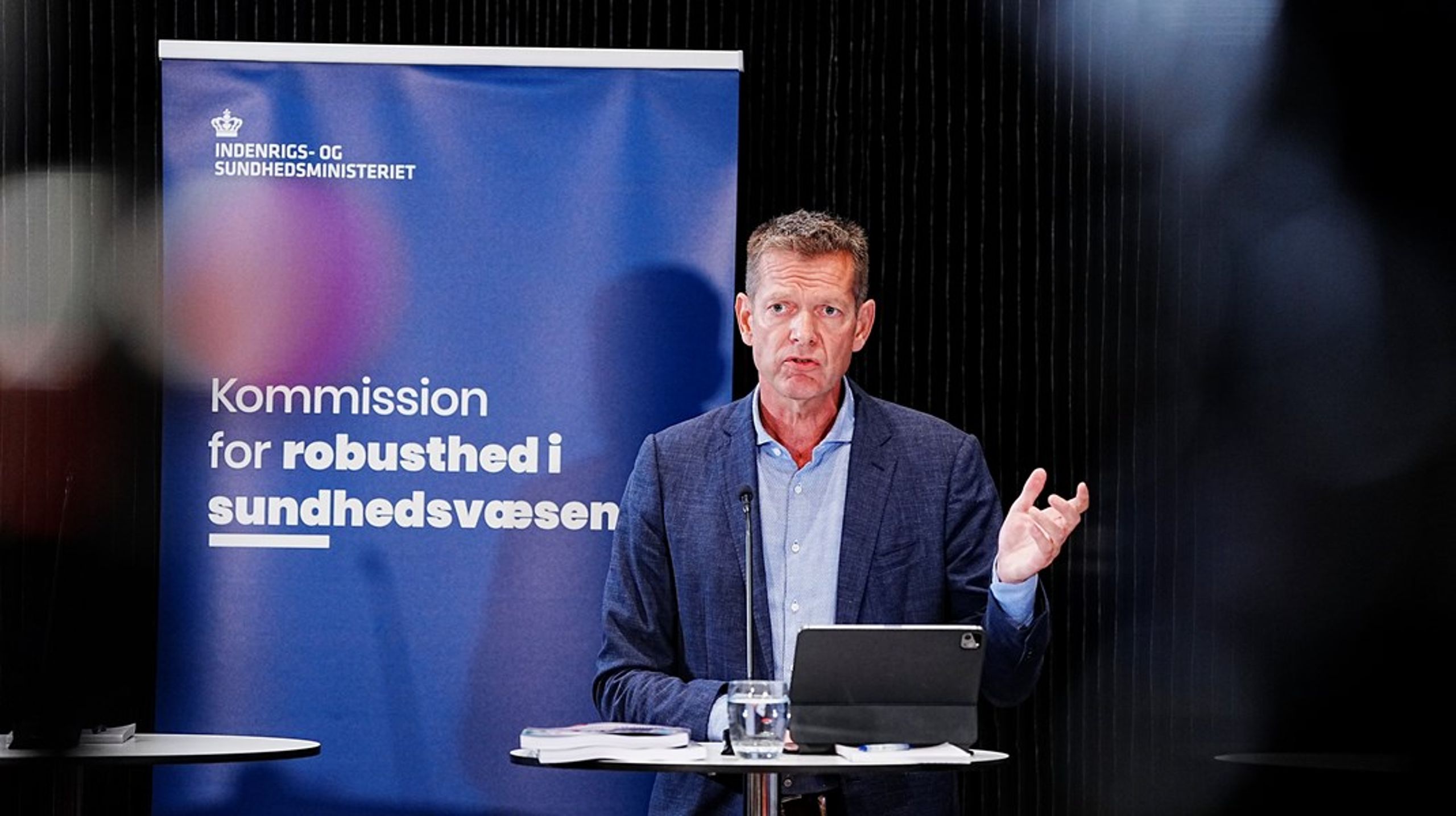 Robusthedskommissionens netop fremlagte anbefalinger demonstrerer tydeligt, at politikerne er nødt til at drøfte politiske prioriteringer i sundhedsvæsenet, skriver Søren Søndergaard.