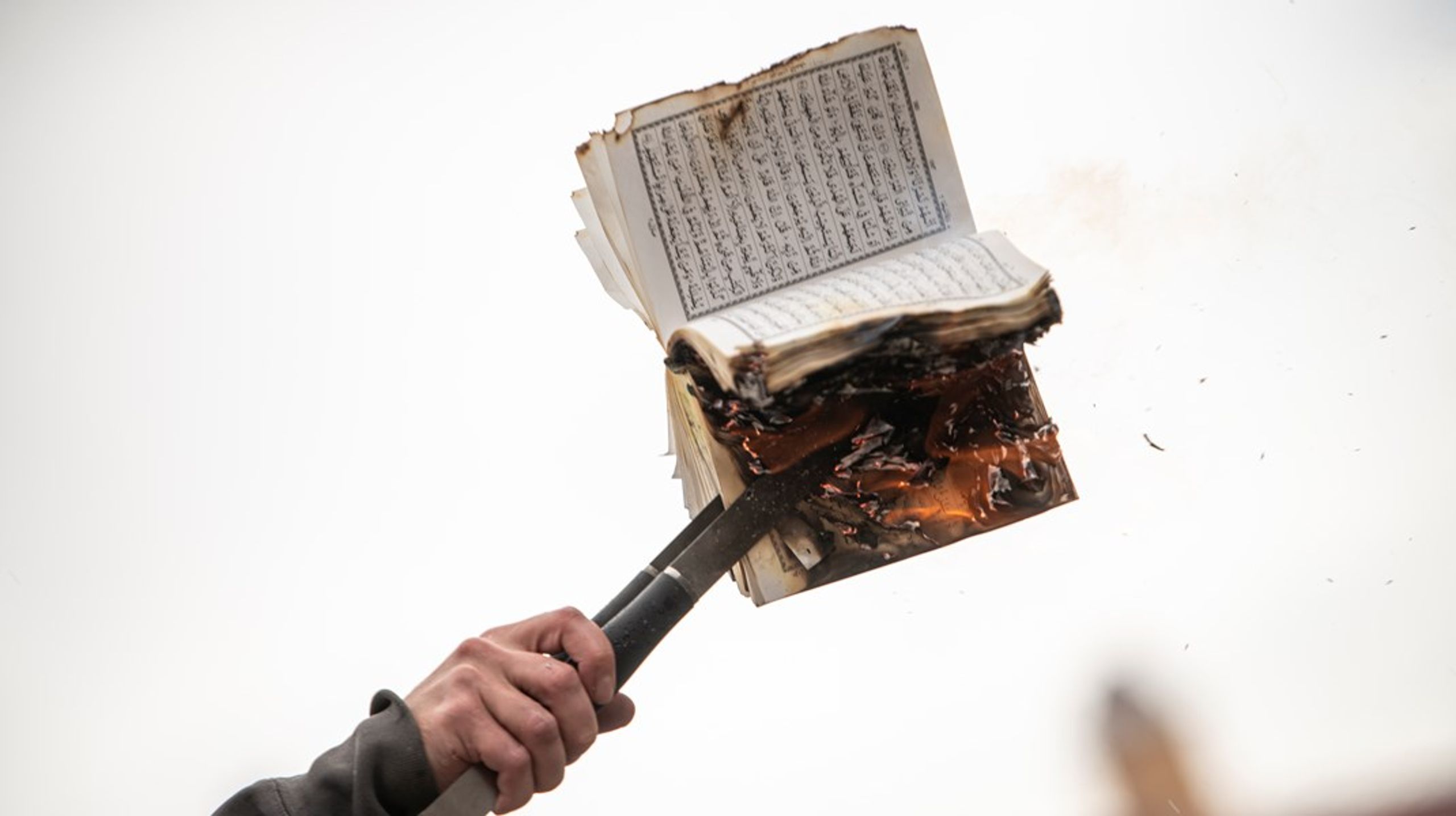På Radikale Venstres landsmøde stemte 161 personer for og 97 personer imod et forslag om, at Radikale Skal droppe støtten til regeringens forslag om at forbyde afbrænding af koraner og andre religiøse symboler.&nbsp;