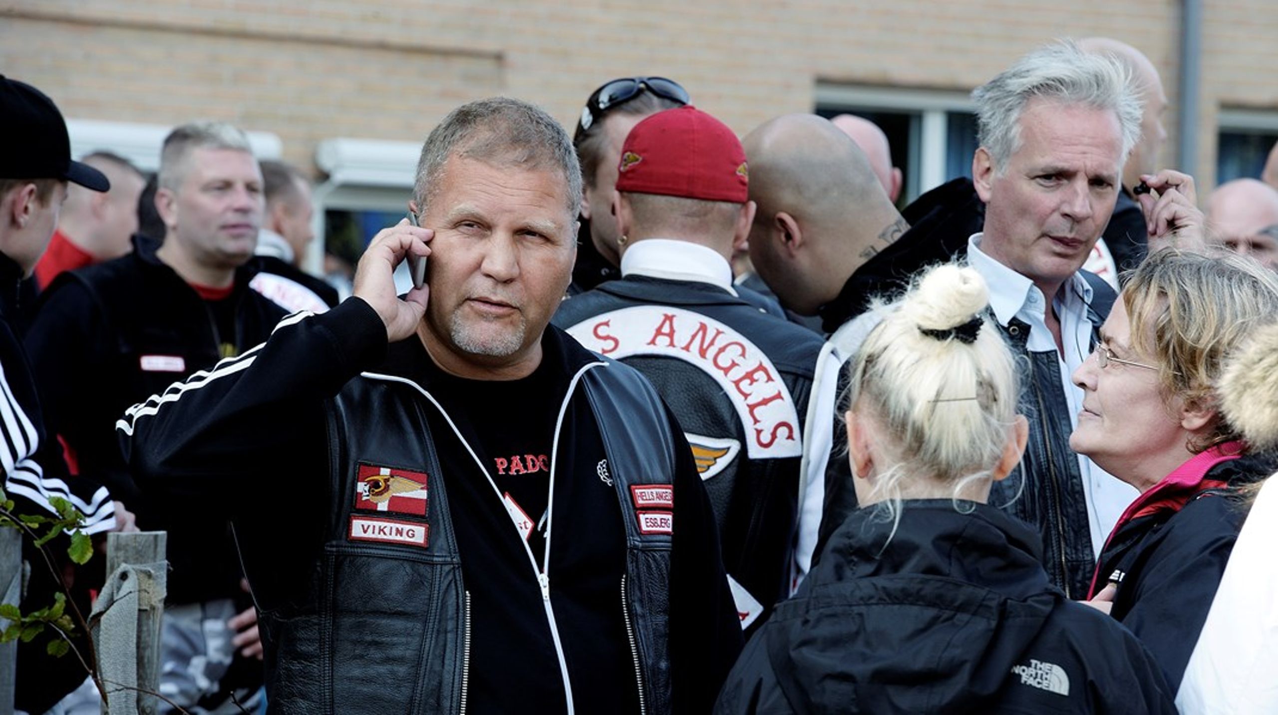 Det tidligere HA-medlem har været involveret i flere volds- og drabssager, herunder drabet på Bullshit-rocker Henning Norbert Knudsen alias 'Makrellen', som han er dømt for at have skudt og dræbt i 1984.