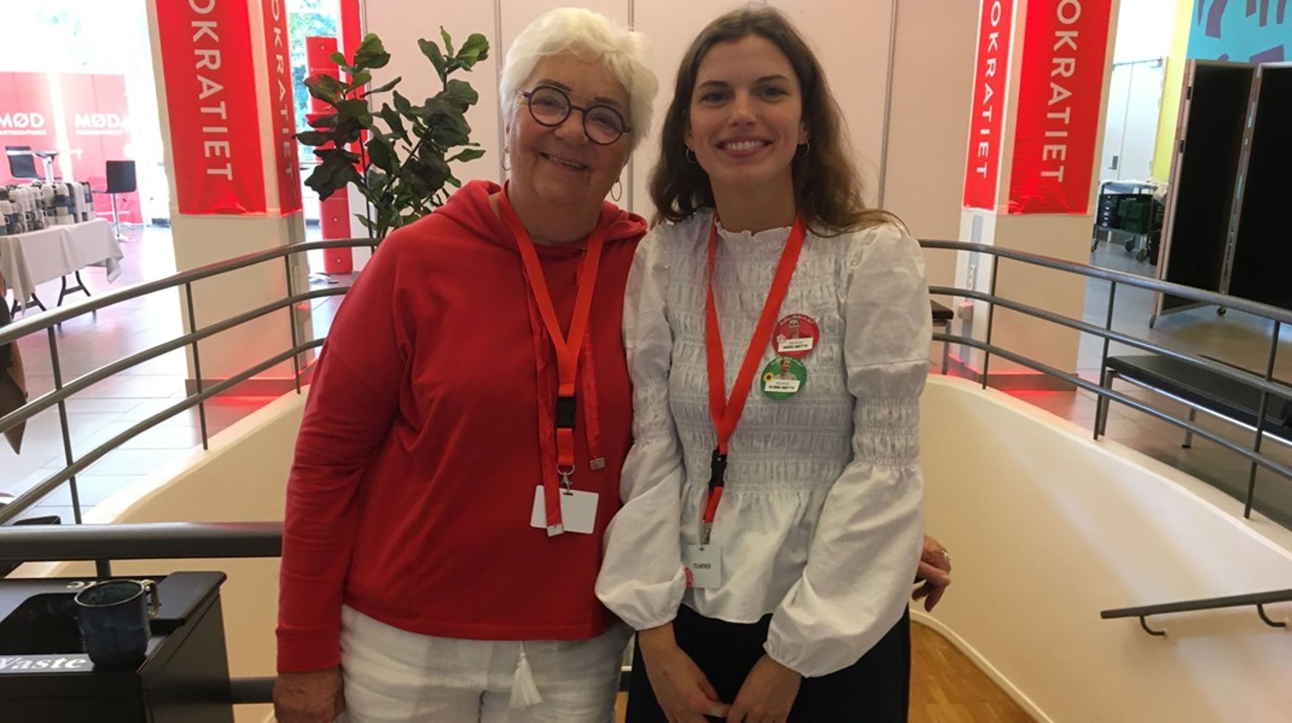 Annette Flak (tv.) og Liv Agerbo er begge fra Aalborg, men ikke helt enige om fordelene ved Socialdemokratiets regeringssamarbejde med Venstre og Moderaterne.<br>