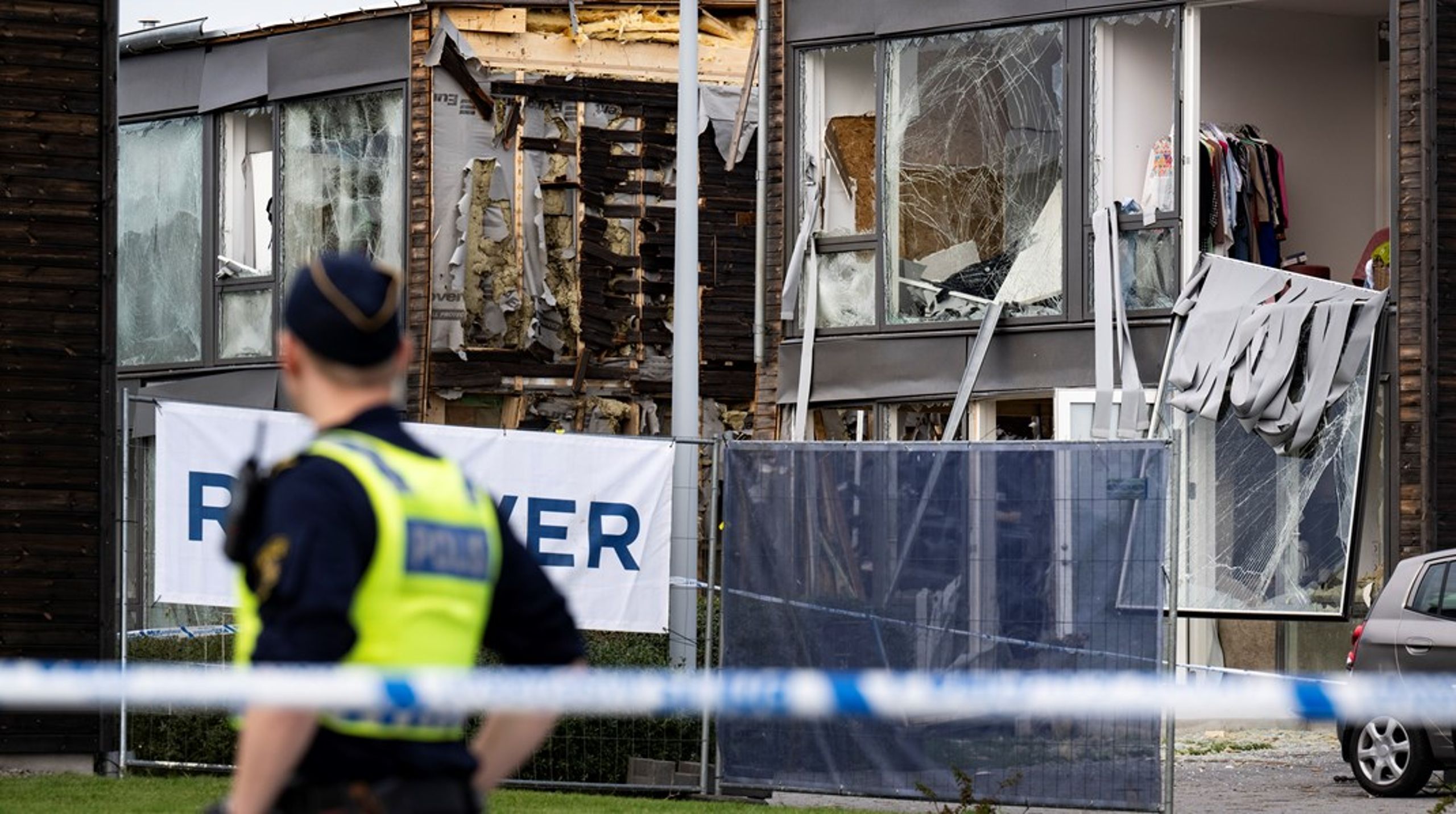 En 25-årig kvinde blev dræbt ved en kraftig eksplosion i svenske Uppsala sidst i september. Altingets svenske chefredaktør, Sanna Rayman, svarer på ni spørgsmål om optøjerne i Sverige.