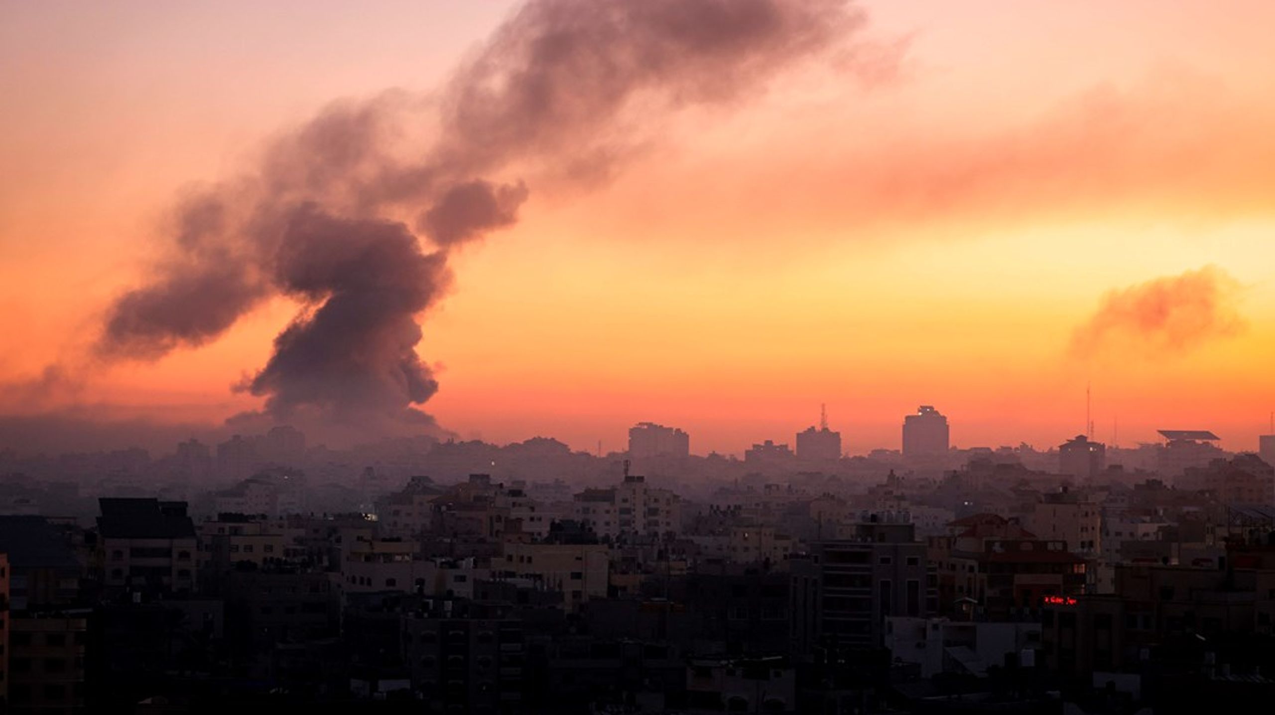 Det er endnu uvist, om den krig, Israel skal udkæmpe nu, kan begrænses til Gaza, eller om vi vil se en storkrig i Mellemøsten. Det scenarie er helt åbent og vil blive bestemmende for meget andet, skriver Jacob Kaarsbo. Fotoet er fra Gaza 13. oktober.
