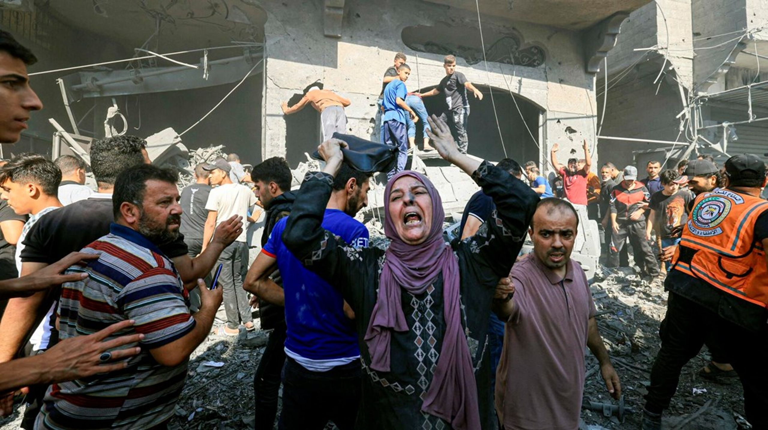 Det vurderes, at over 2.700 palæstinensere er døde i løbet af den seneste uge, siden Hamas' angreb på Israel.