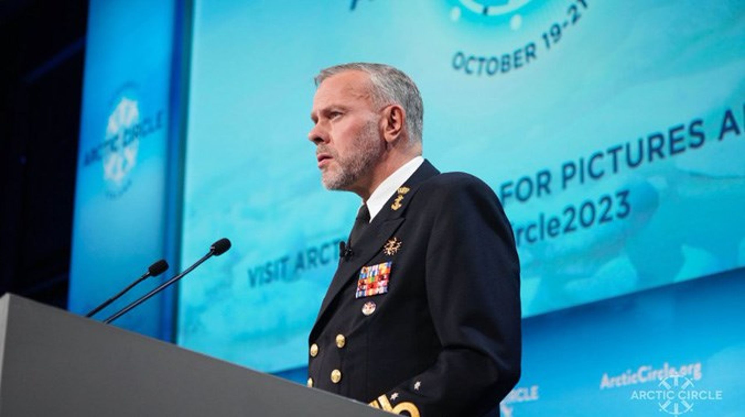 Admiral Rob Bauer på talerstolen ved Arctic Circle 2023.