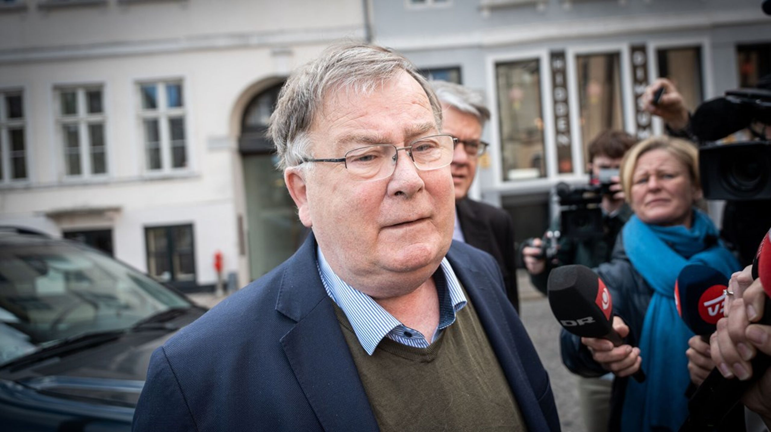 56 minutter efter anklagemyndighedens melding om at afblæse straffesagerne mod Claus Hjort Frederiksen og Lars Findsen, havde regeringen taget stilling, skriver Kristian Hegaard.