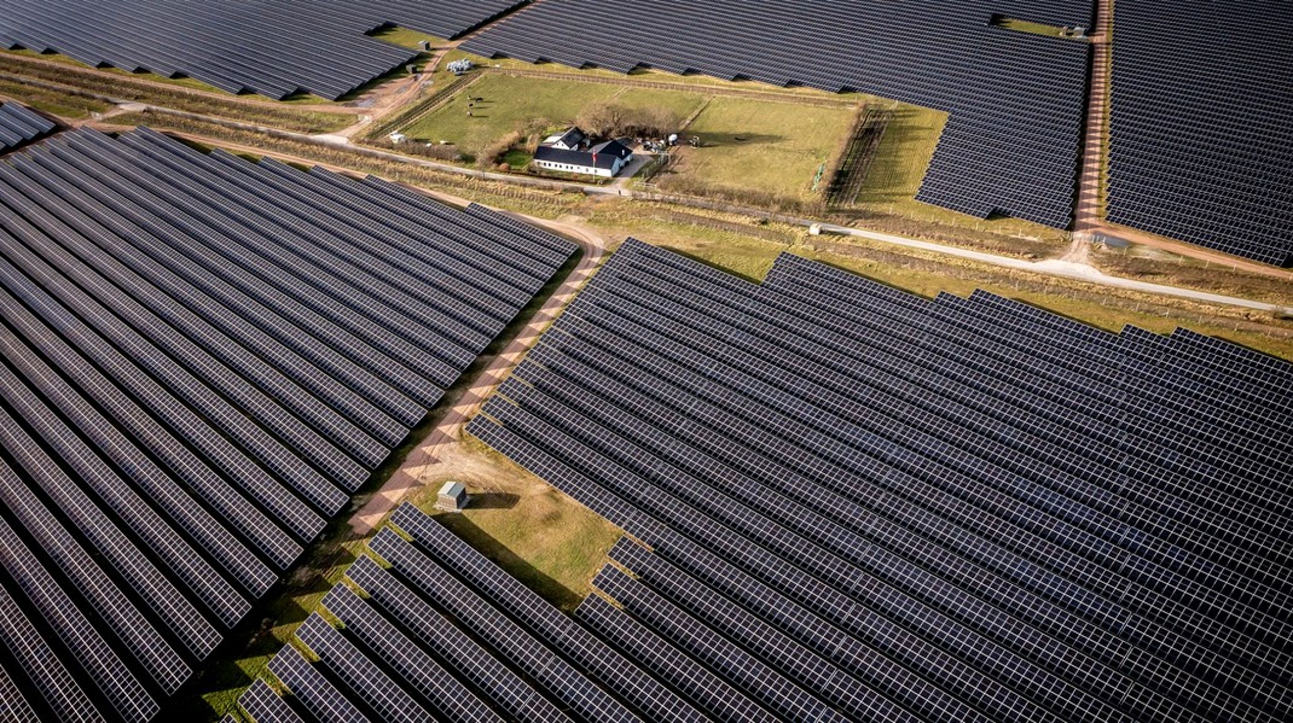 Hvis
danskerne selv kunne vælge, så skete udbygningen
med solceller i første omgang ikke på landet, men i byerne på industriens tage, skriver&nbsp;Jacob Ladenburg.