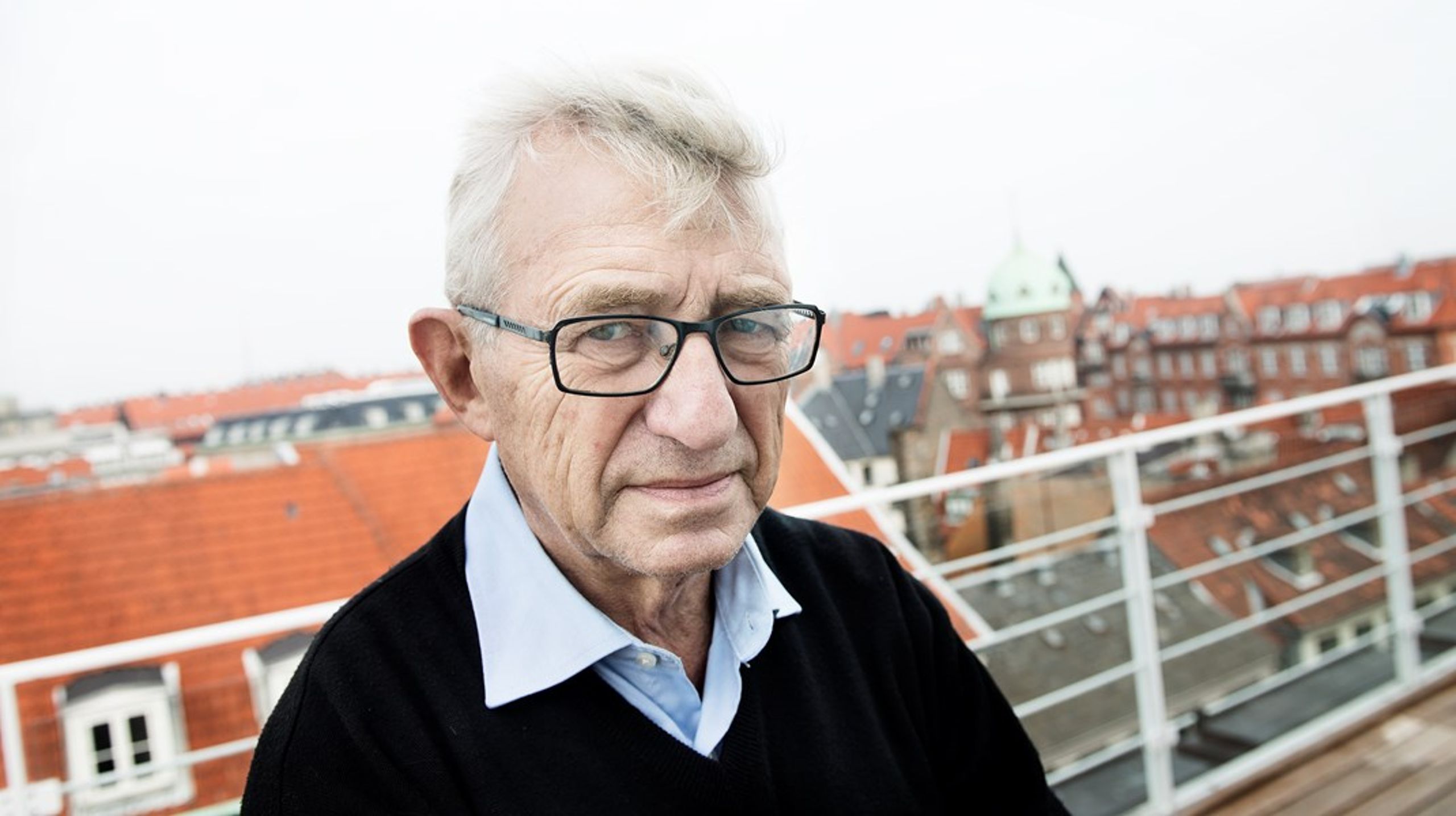 Tidligere præst, mangeårige redaktør af bladet Tidehverv og ikke mindst centrale skikkelse i Dansk Folkeparti, Søren Krarup, er død efter længere tids sygdom.