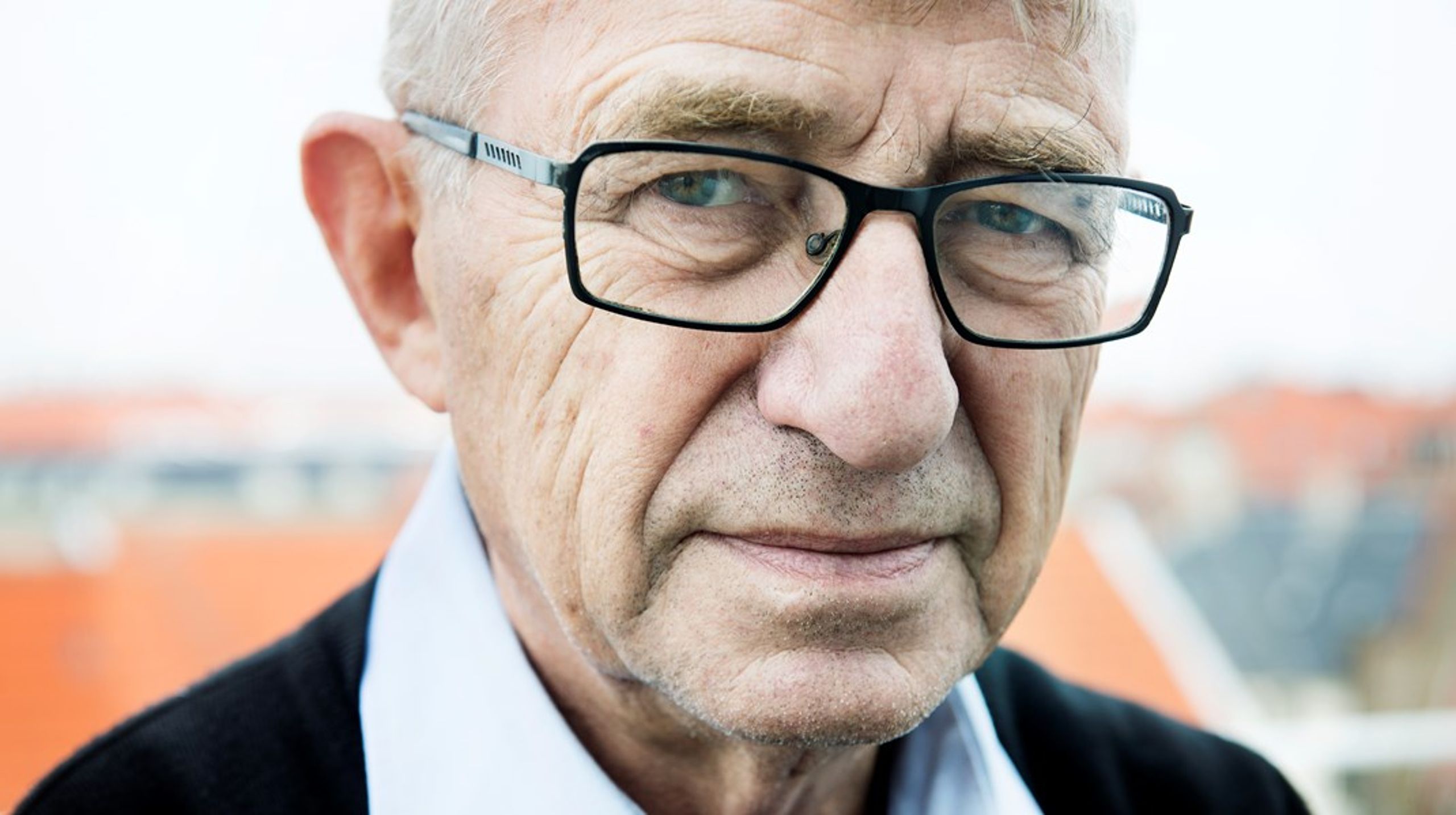 Præst og mangeårig politiker for Dansk Folkeparti Søren Krarup er død efter længere tids sygdom.
