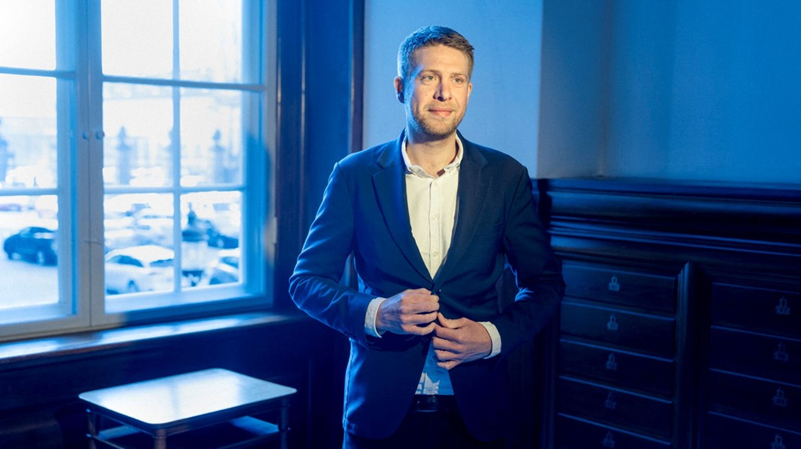Kasper Sand Kjær har været&nbsp;uddannelses-, forsknings-, kultur-, medie- og senest udlændingeordfører for Socialdemokratiet.